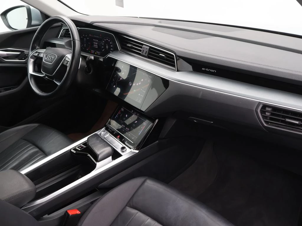 Audi e-tron Audi e-tron 50 QUATTRO 313PK *AUTOMAAT*360° CAMERA*TREKHAAK*LEDER*NAVI*CRUISE*APP*CONNECT*...*