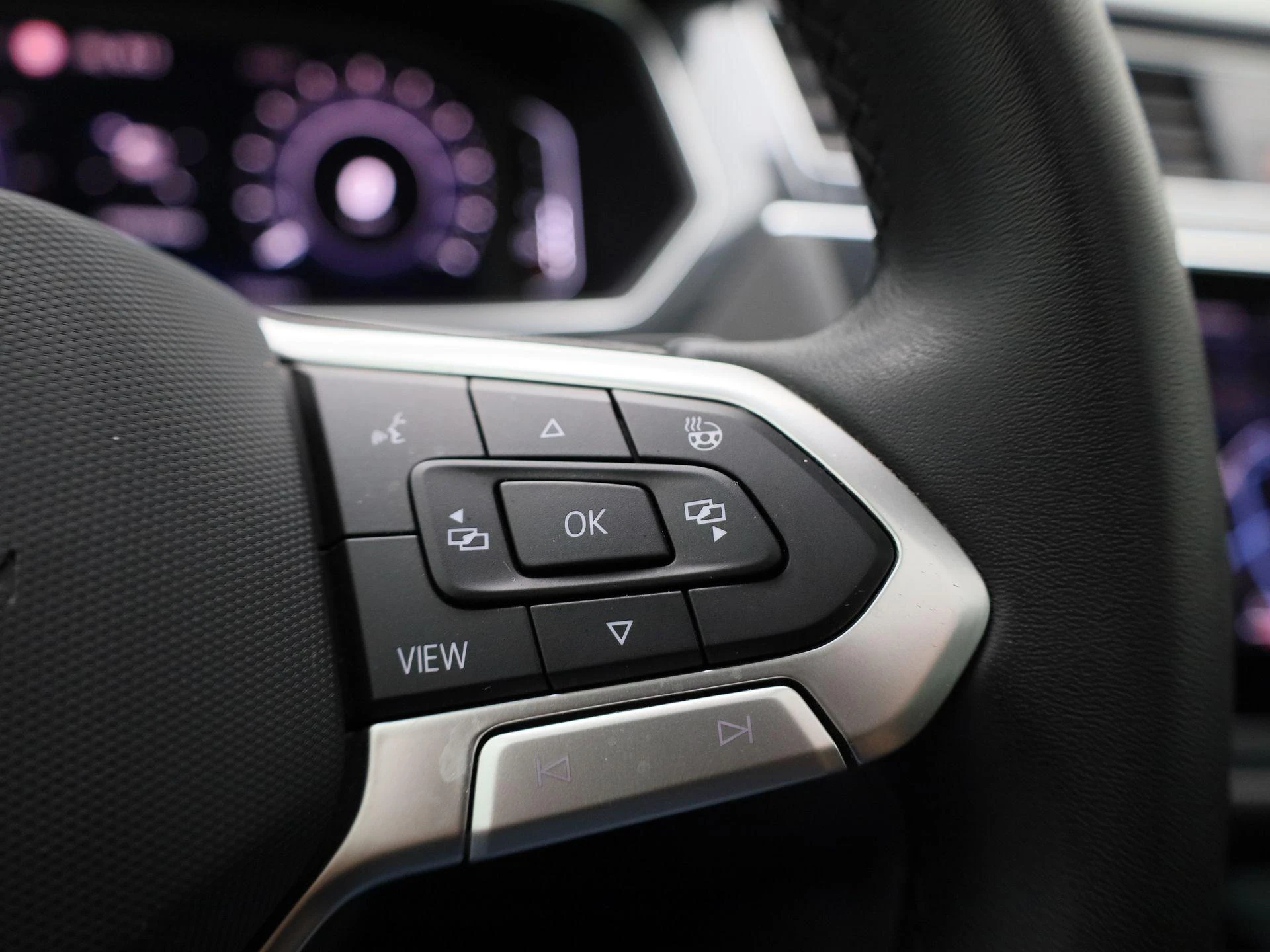 Volkswagen-Tiguan-image-18