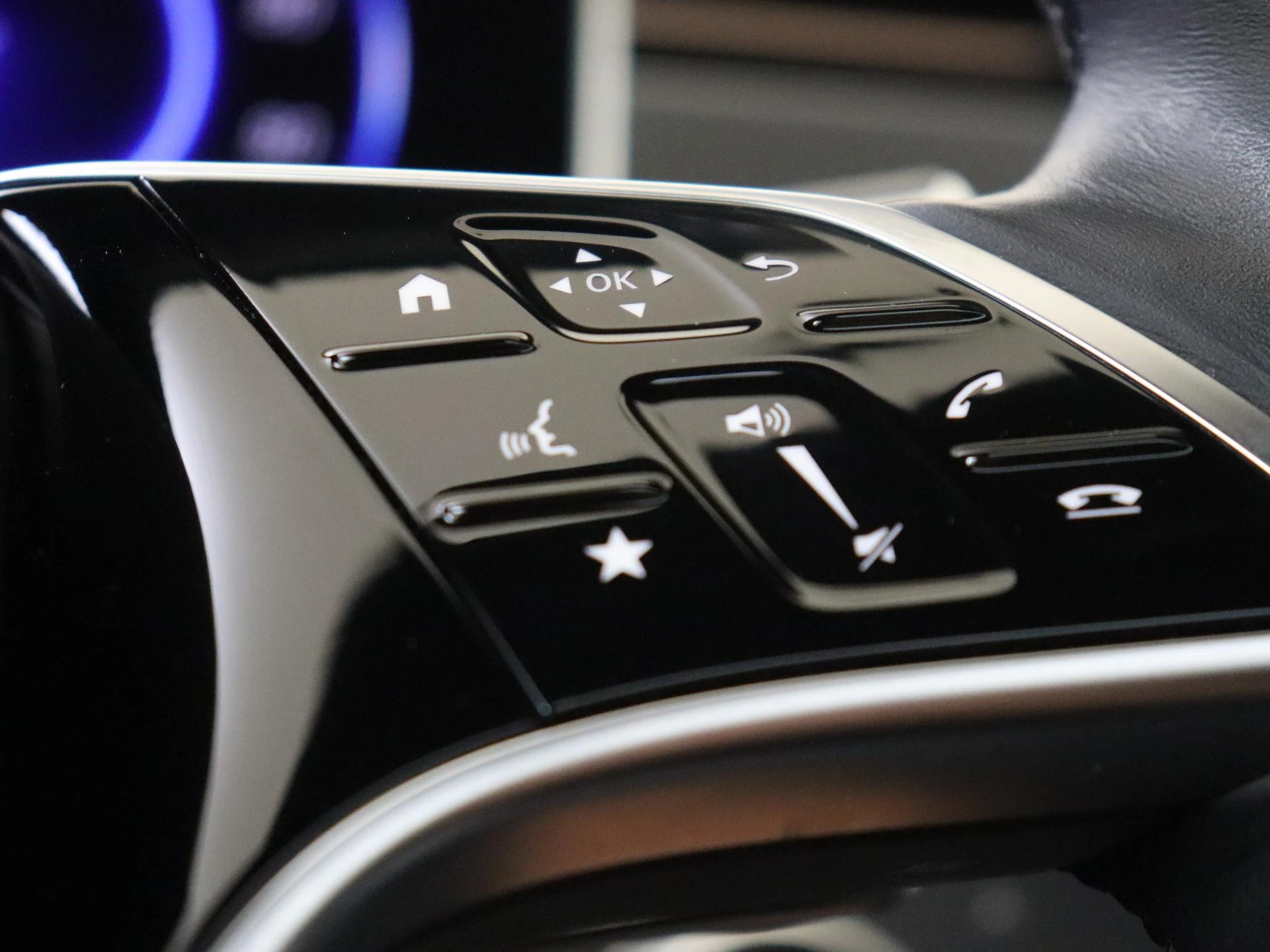 Mercedes-Benz-EQS-image-12