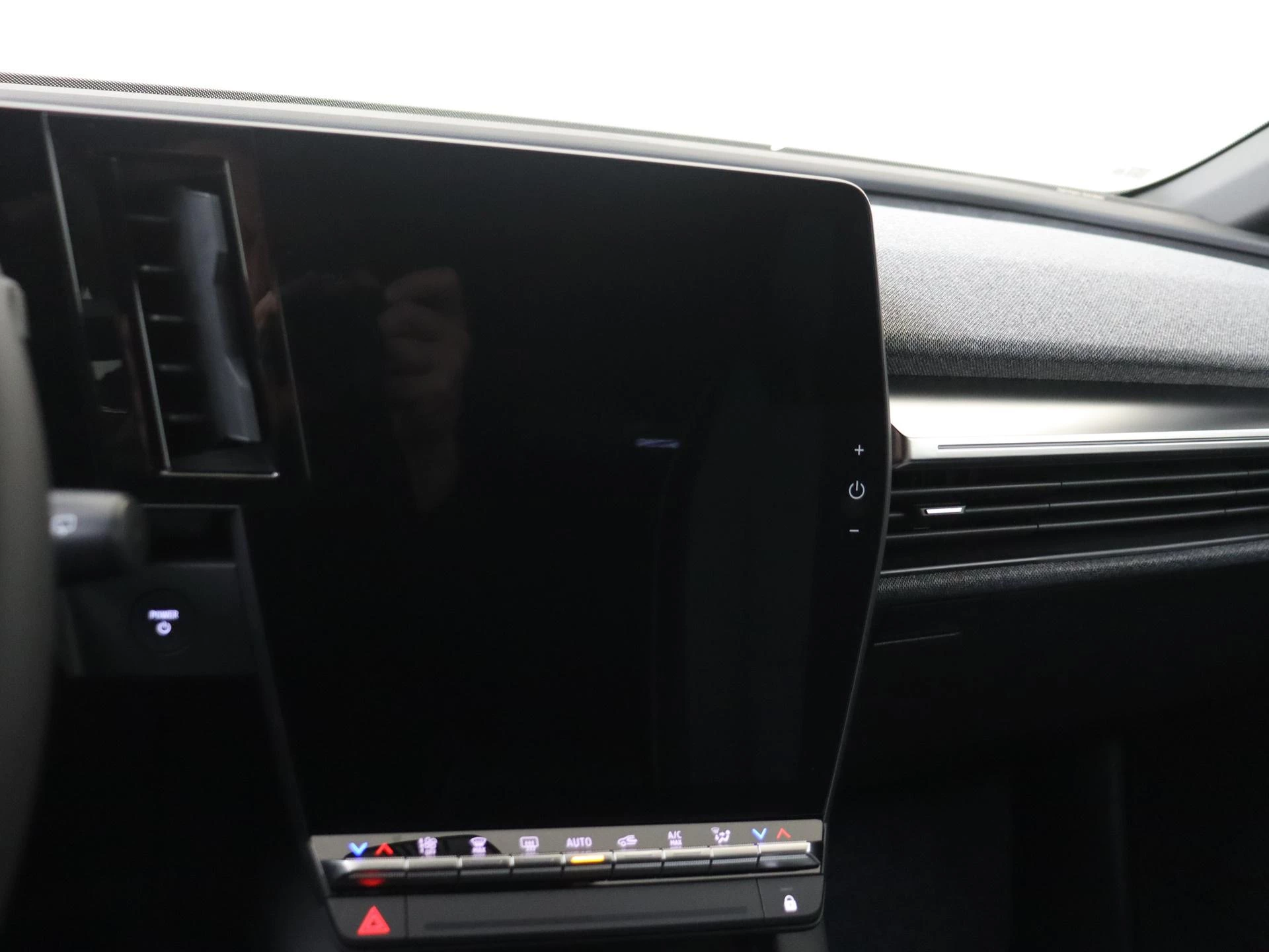 Renault-Megane E-Tech-image-15