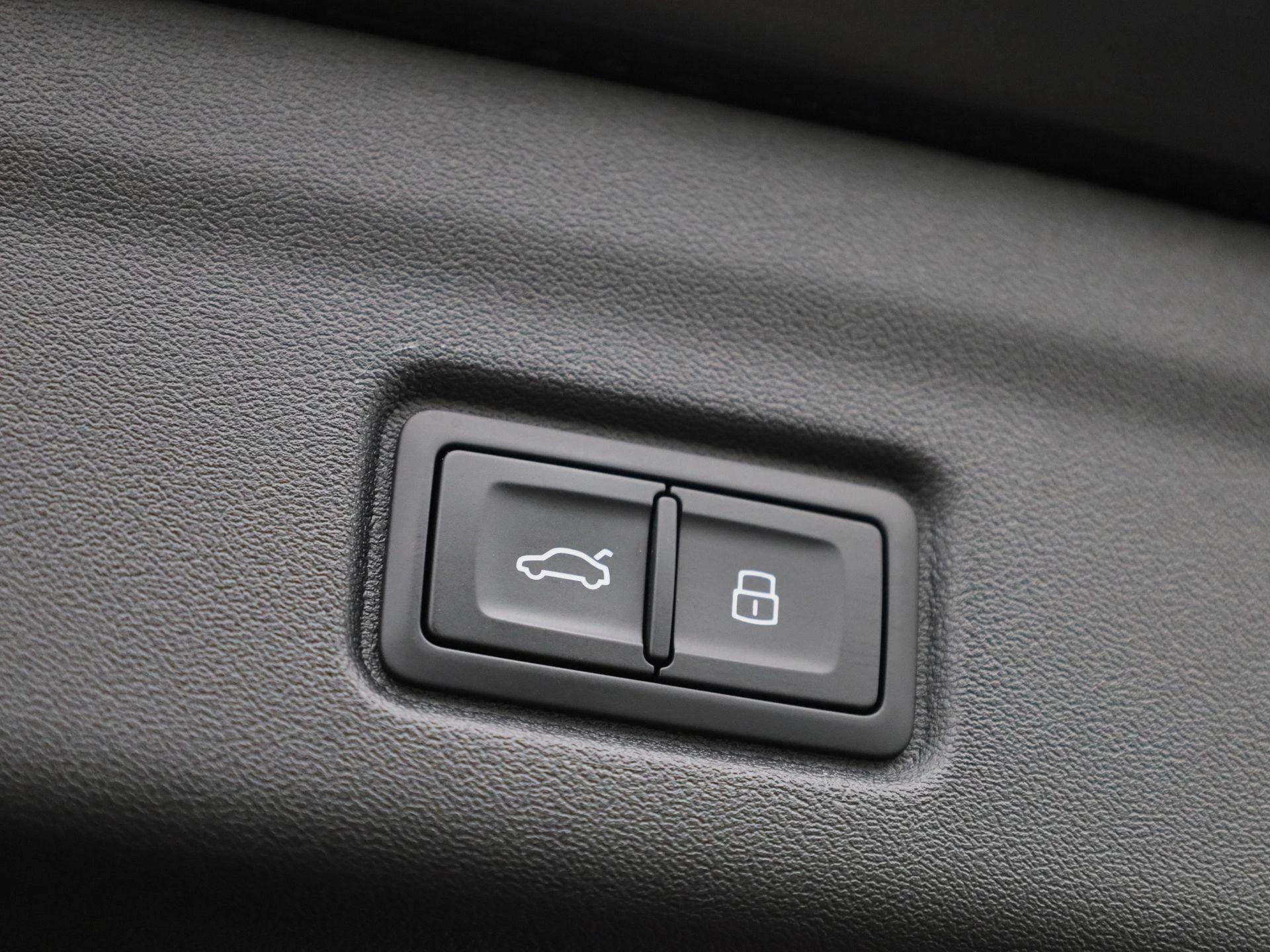 Audi-Q6 e-tron-image-14