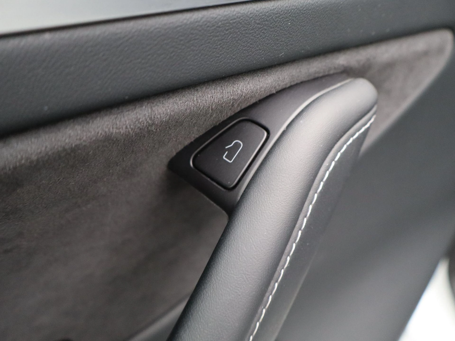 Tesla-Model Y-image-17