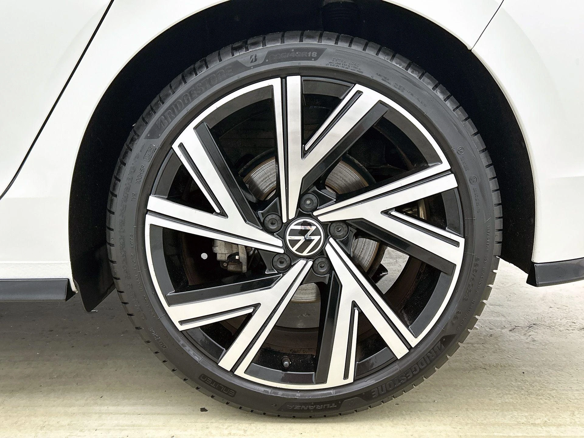 Volkswagen Golf 1.5 eTSI R-Line