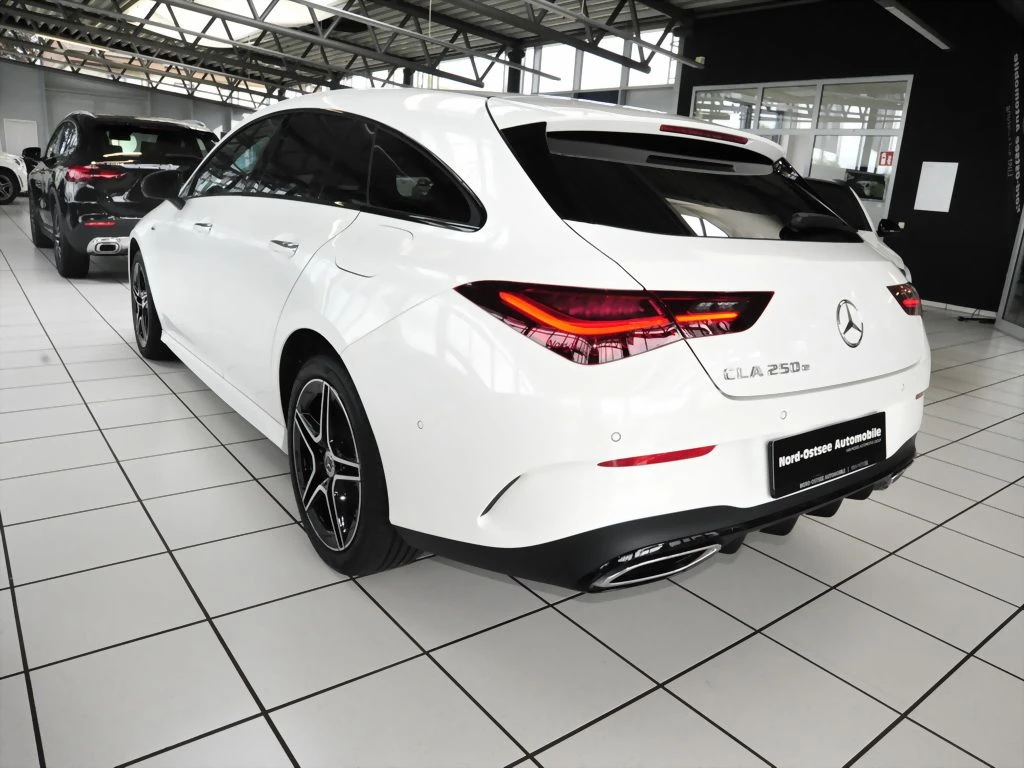 Mercedes-Benz-CLA 250 e-image-5