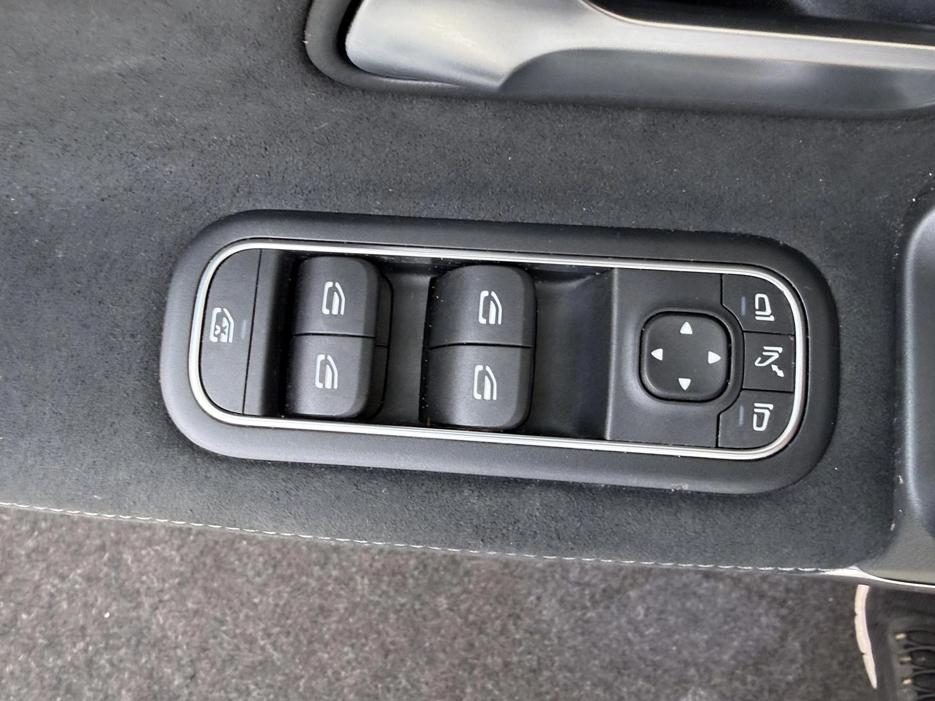 Mercedes-Benz-CLA-image-27