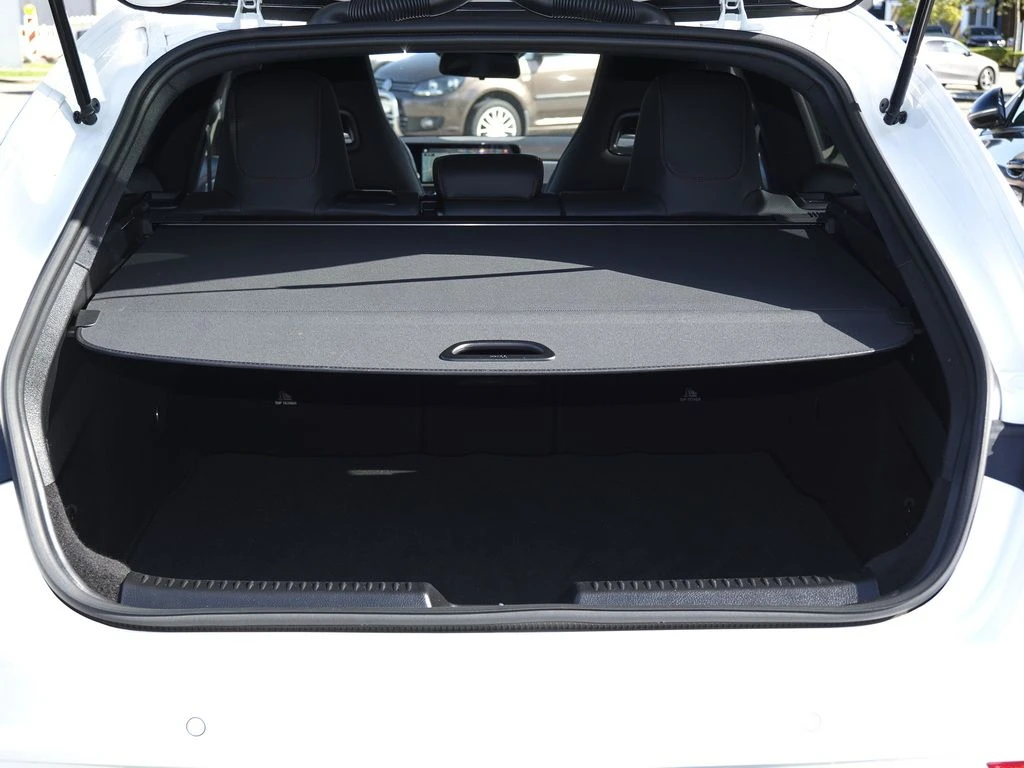 Mercedes-Benz-CLA 200 d-image-13