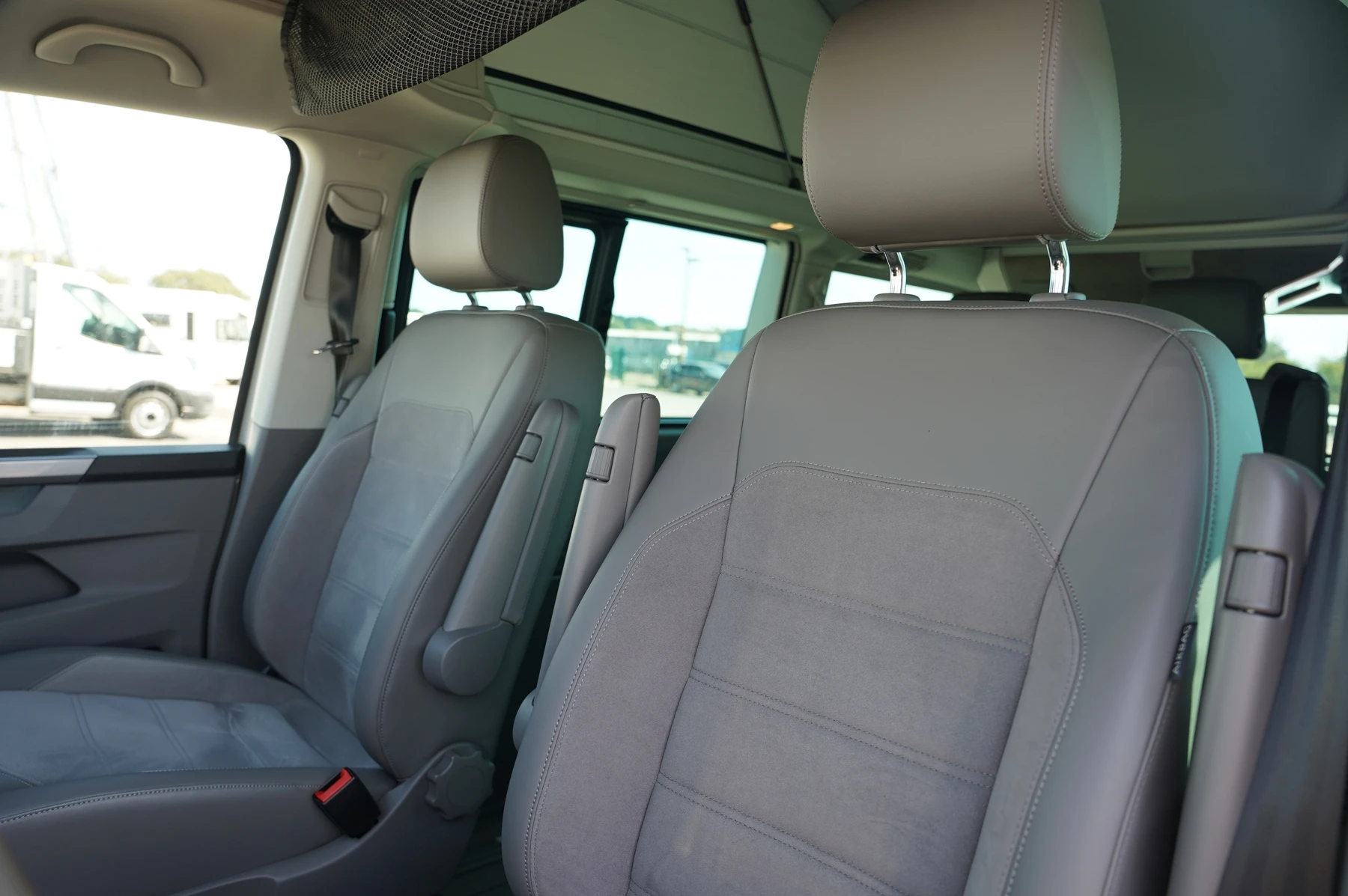Volkswagen-California-image-8