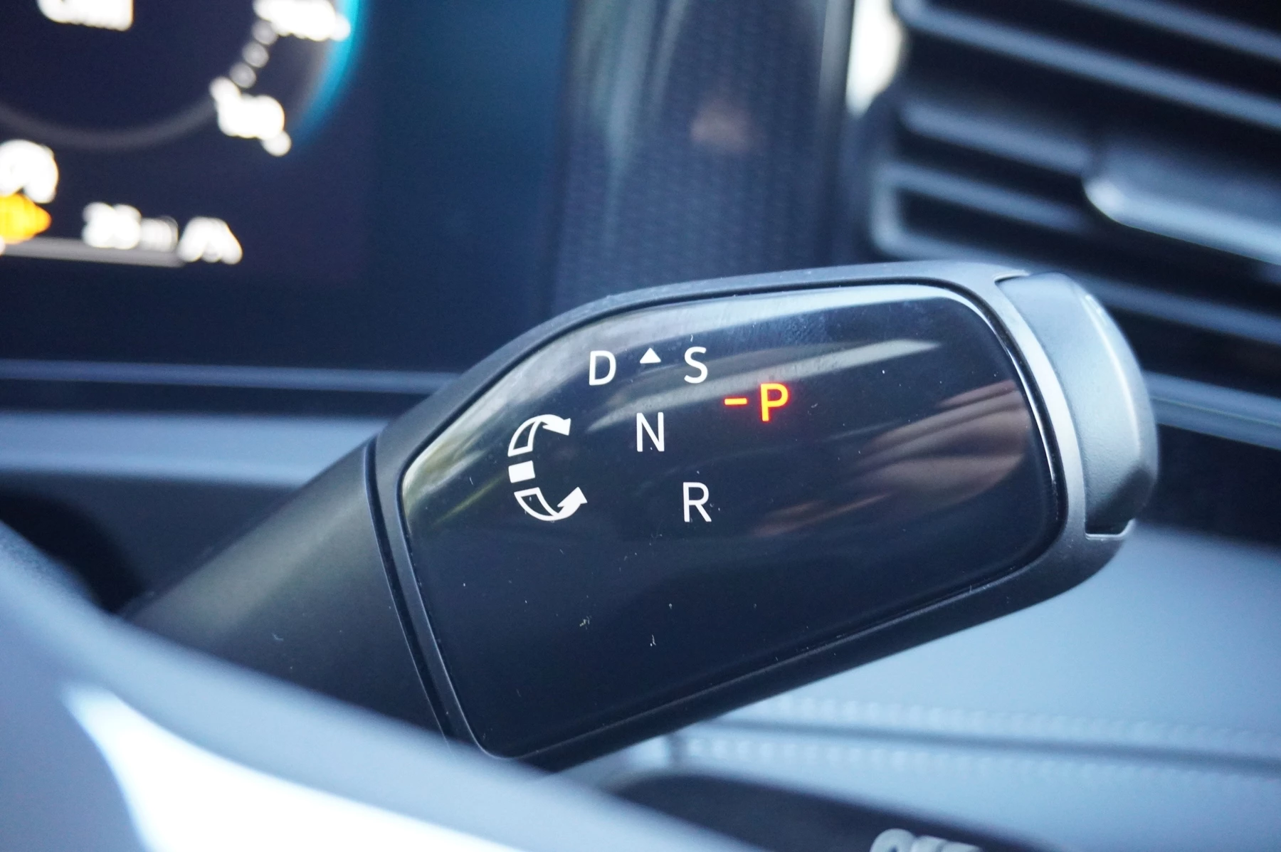 Volkswagen-Tiguan-image-30
