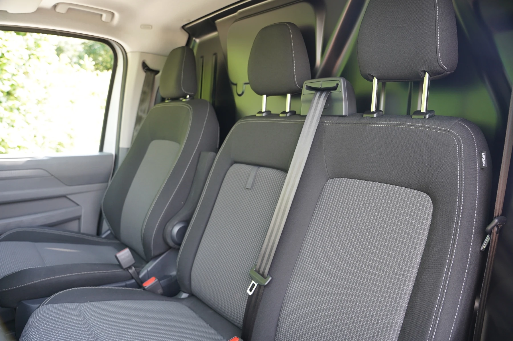 Volkswagen-Transporter-image-8