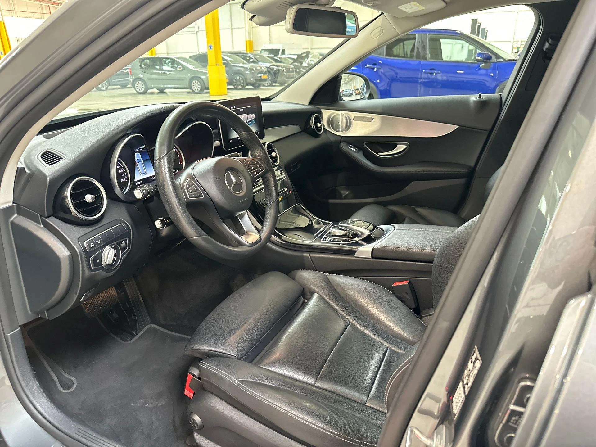 Mercedes-Benz-C-Klasse-image-14