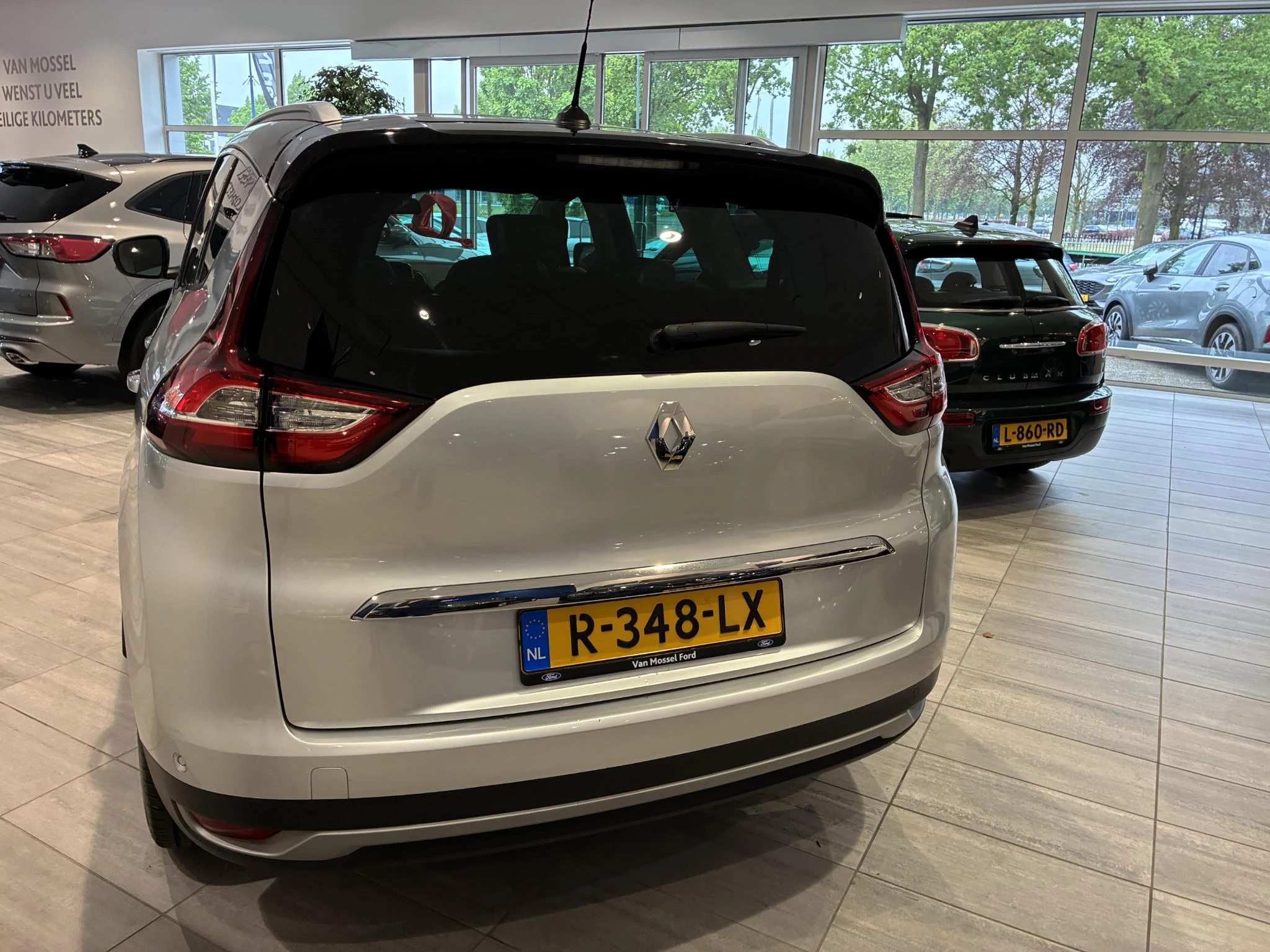Renault-Grand Scénic-image-2