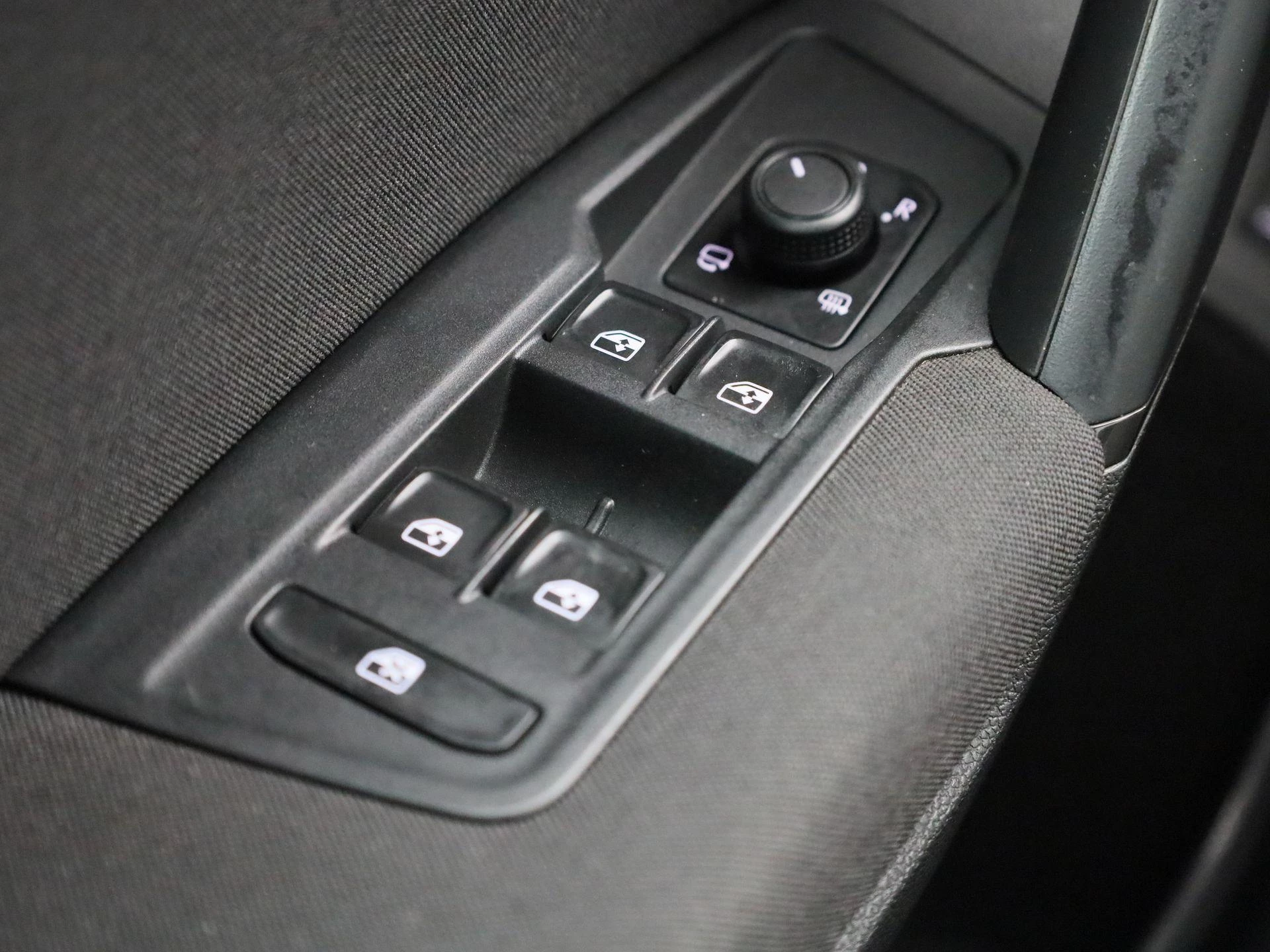 Volkswagen-Tiguan-image-28