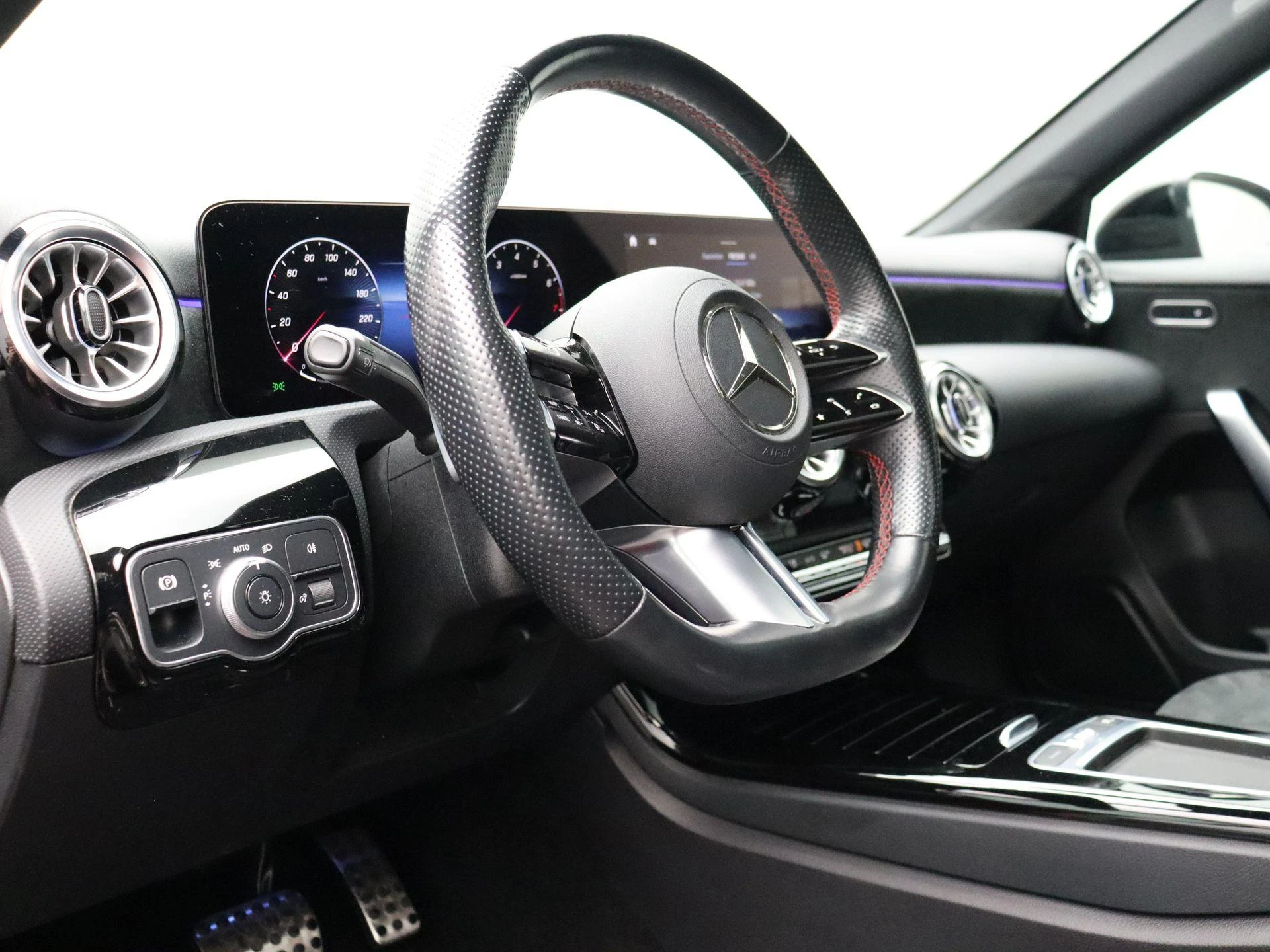 Mercedes-Benz-A-Klasse-image-11