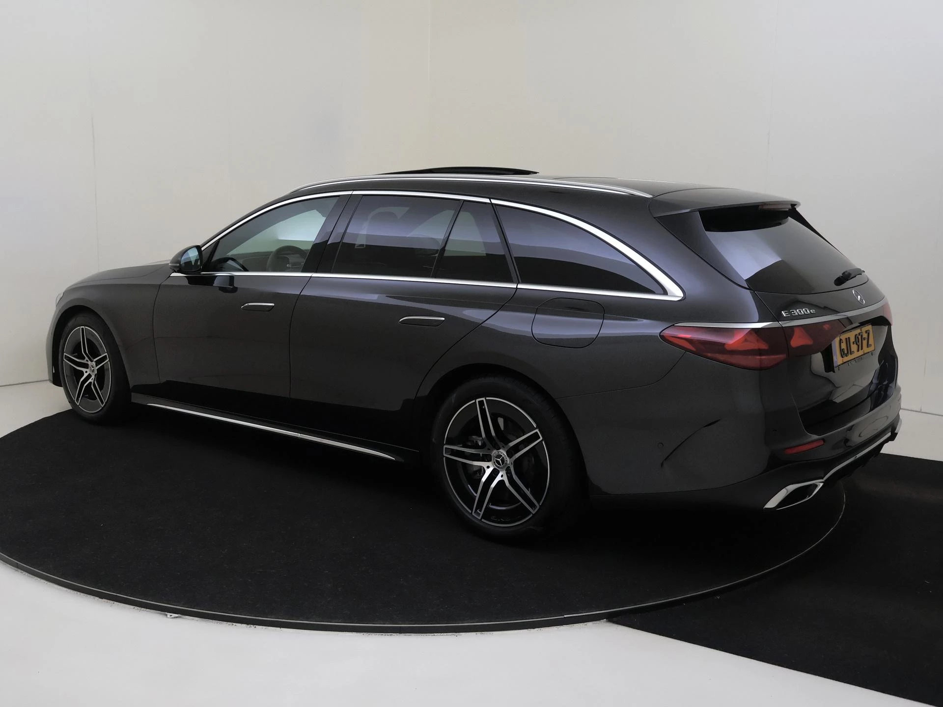 Mercedes-Benz-E-Klasse-image-2