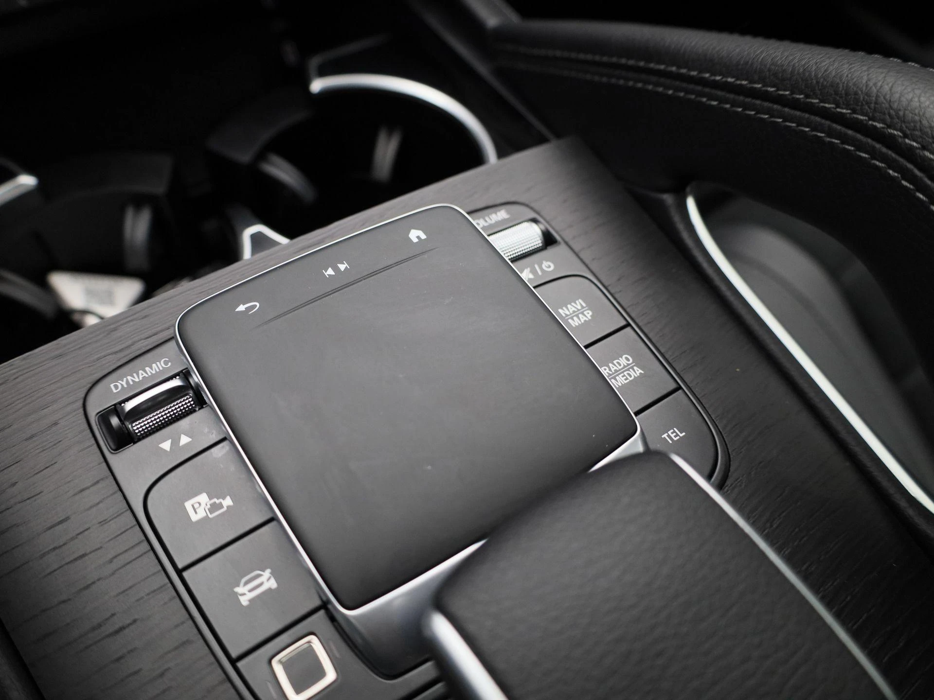 Mercedes-Benz-GLE-image-26