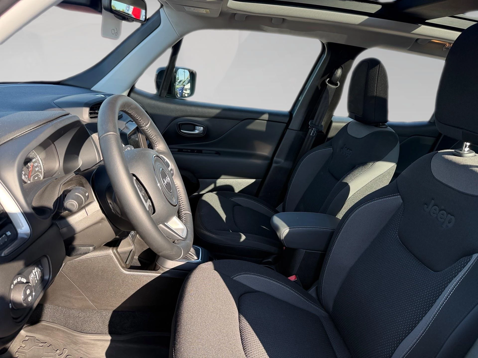 Jeep-Renegade-image-10