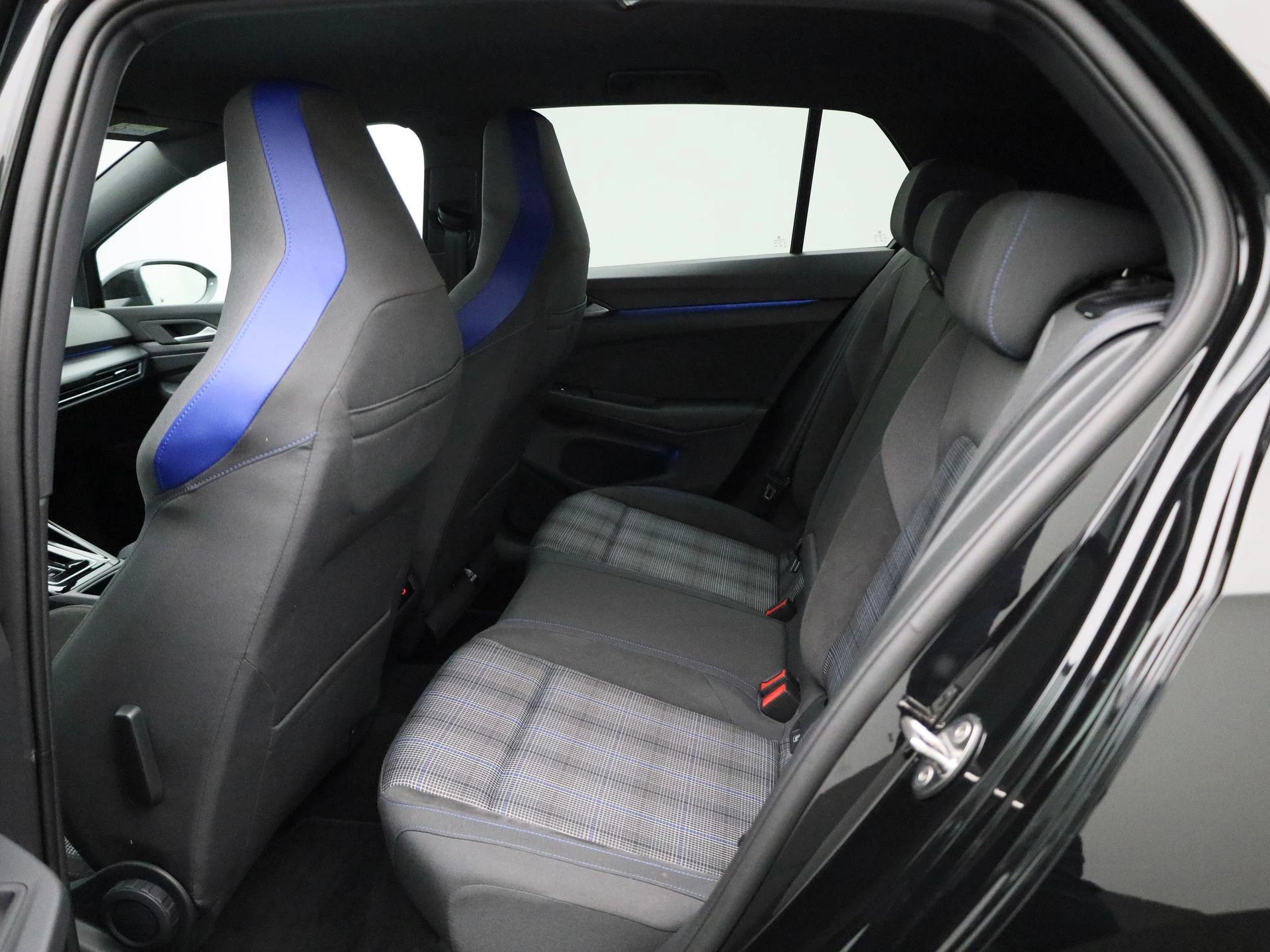 Volkswagen-Golf-image-9