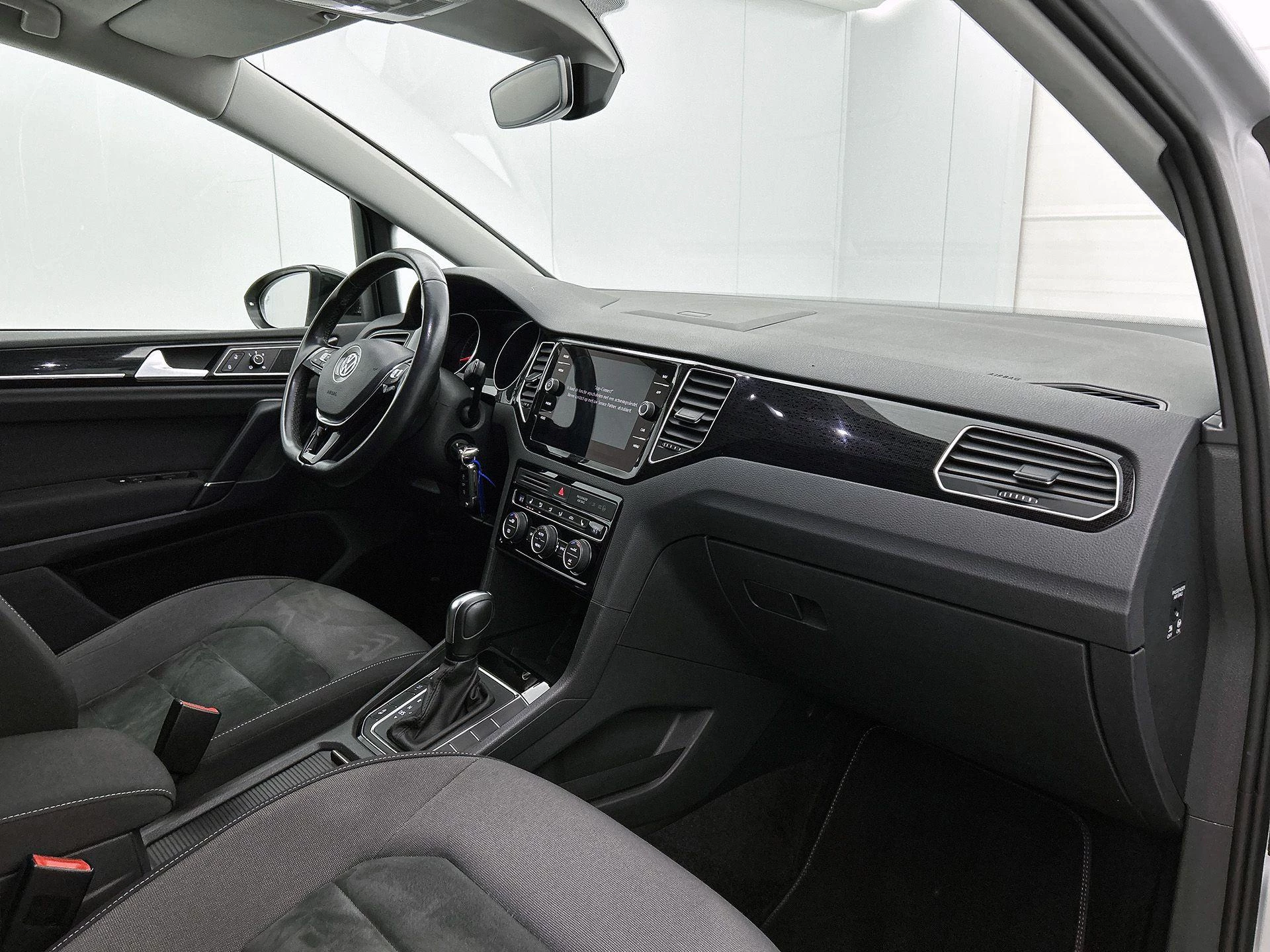 Volkswagen-Golf Sportsvan-image-17
