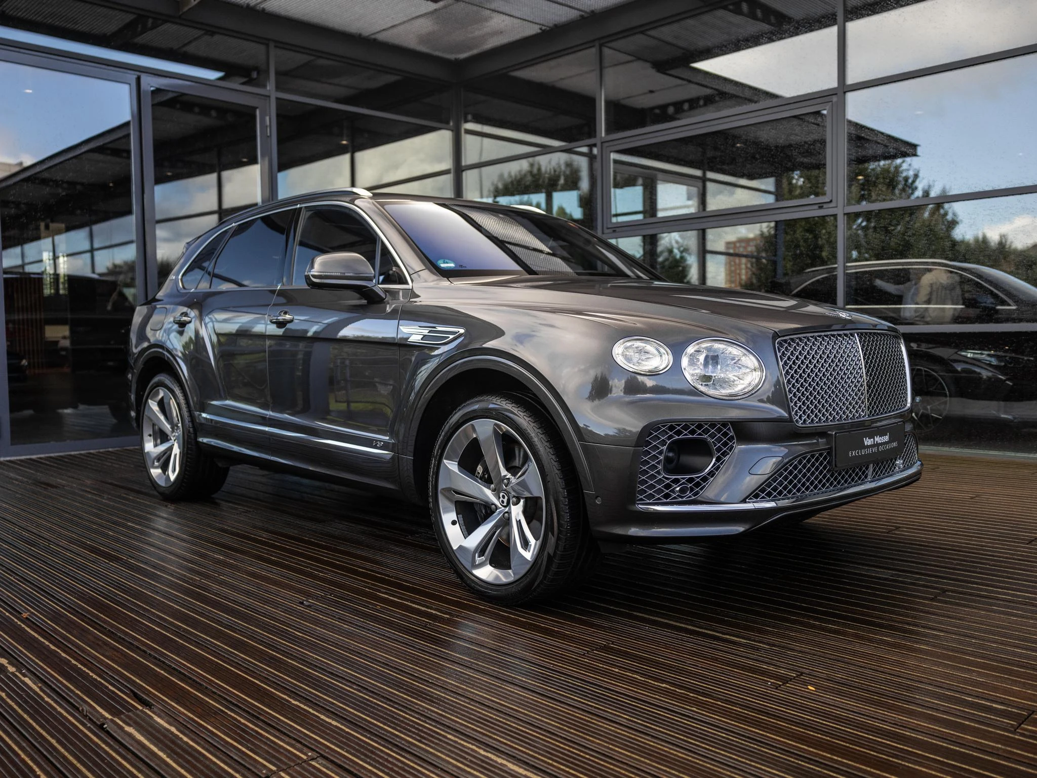 Bentley-Bentayga-image-2