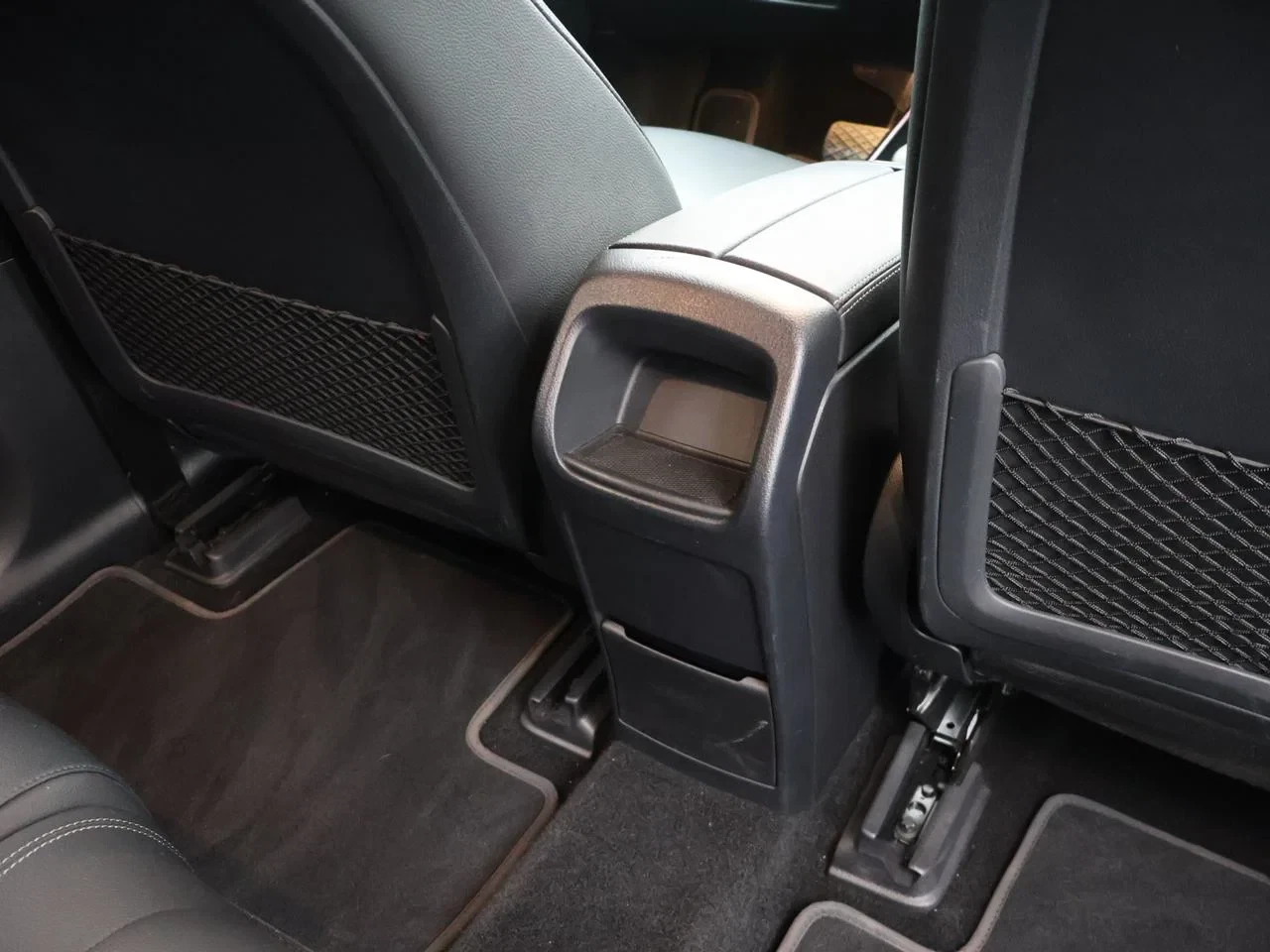 Mercedes-Benz-EQA-image-9