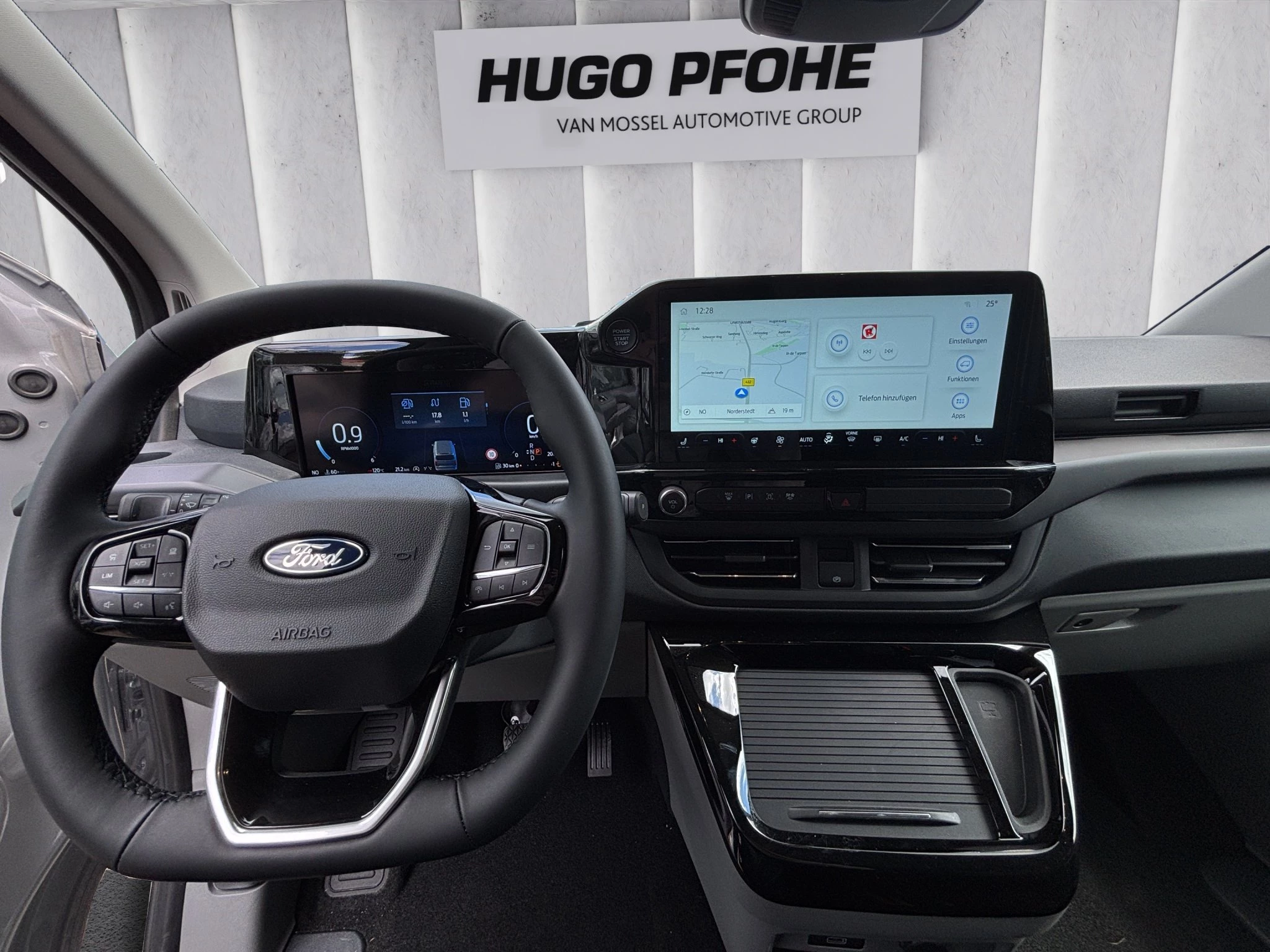 Ford Tourneo Custom Titanium 2.0 EcoBlue 125kW 320 L1 Auto FWD Van. 4-türig