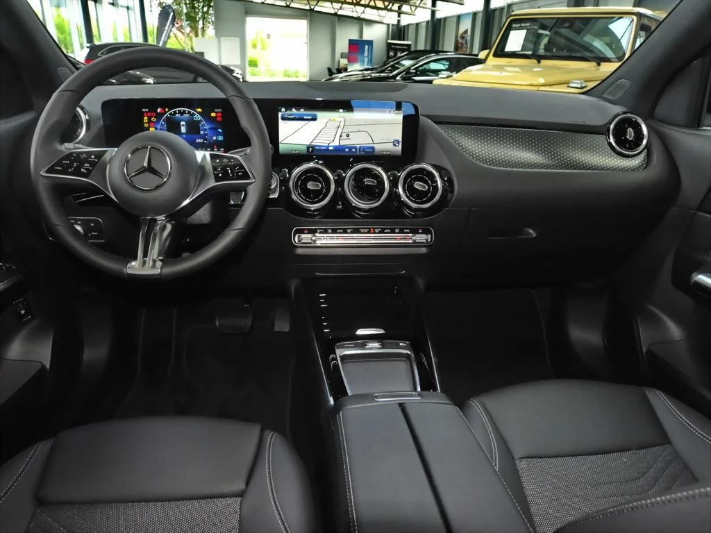 Mercedes-Benz-GLA 200 d-image-11