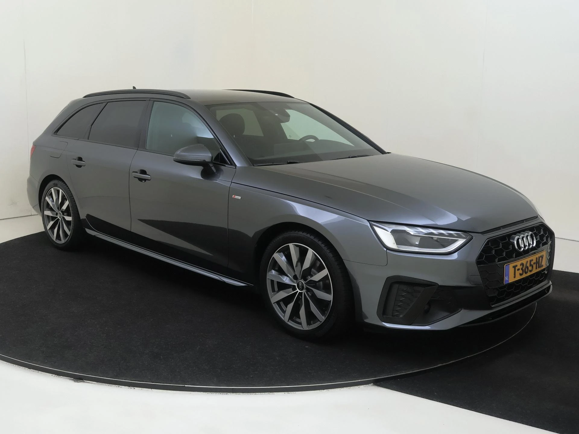 Audi-A4-image-1