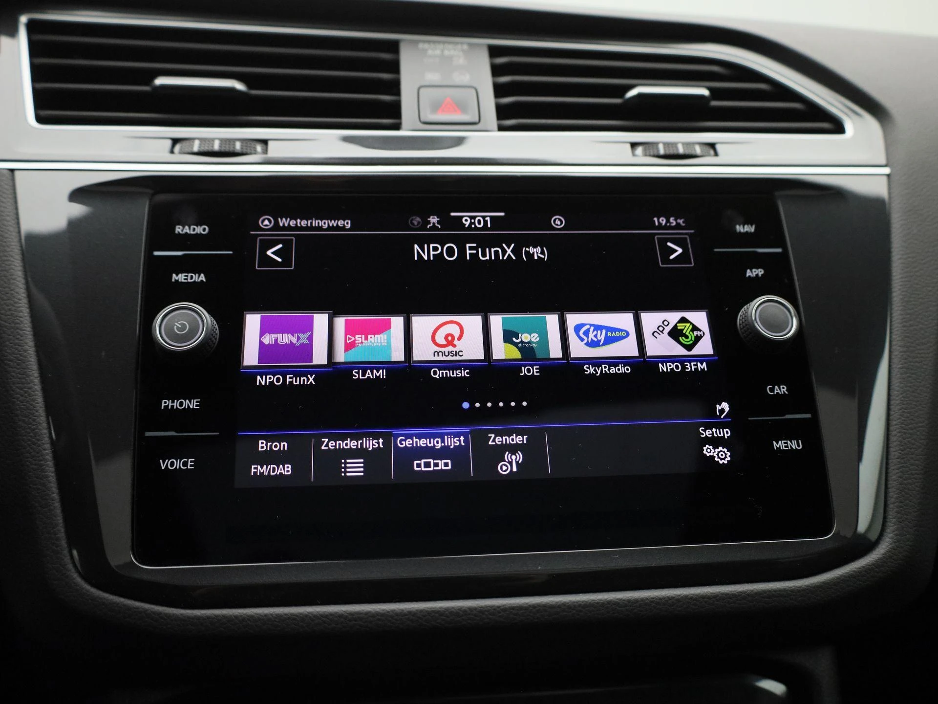 Volkswagen-Tiguan-image-21