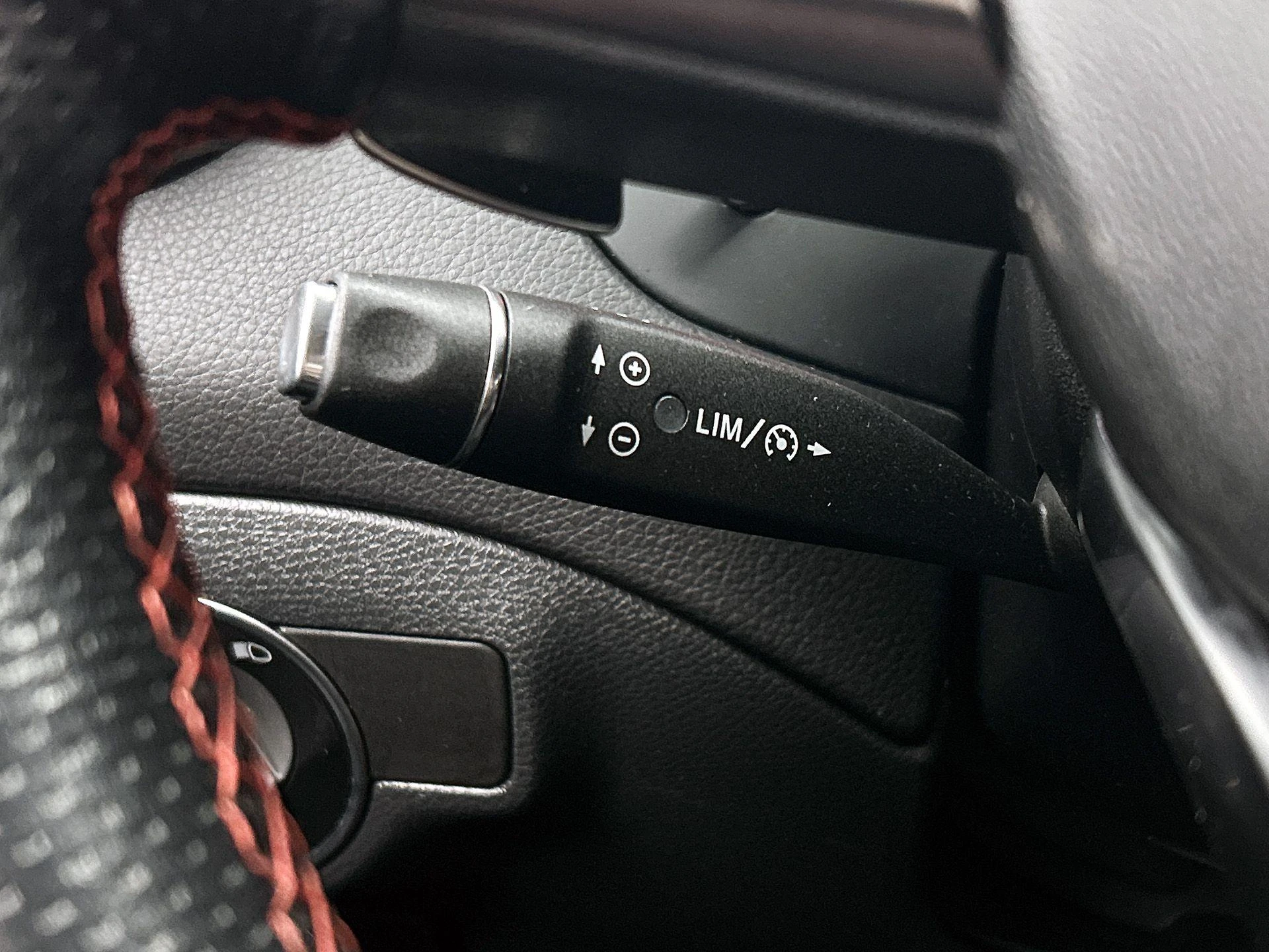 Mercedes-Benz-GLA-image-5