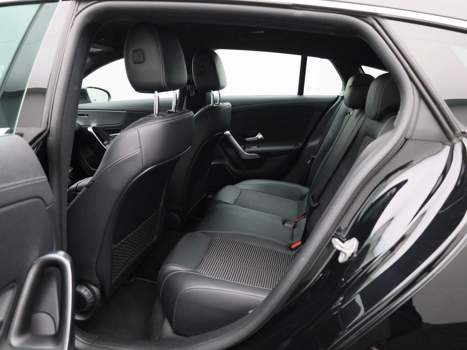 Mercedes-Benz-CLA-image-9