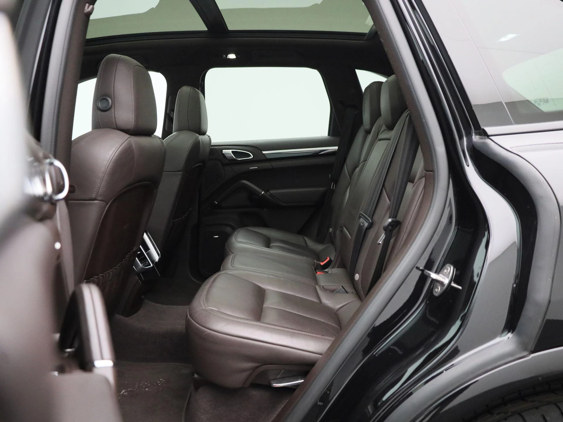 Porsche-Cayenne-image-11