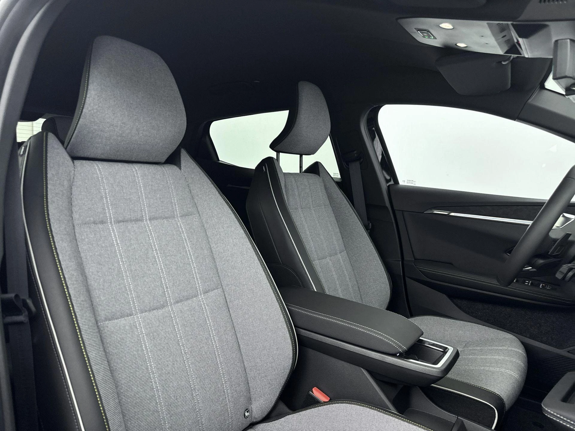 Renault-Megane E-Tech-image-23