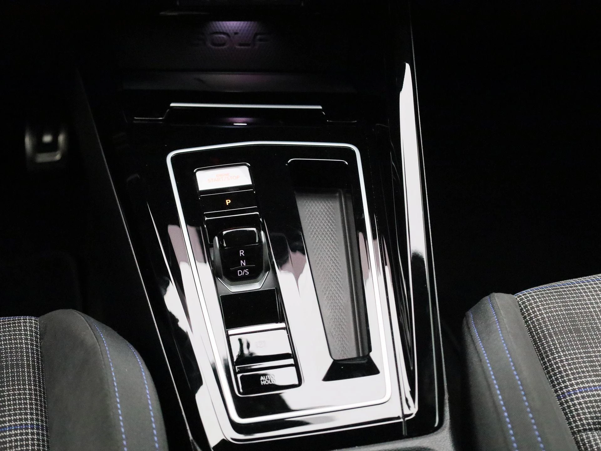 Volkswagen-Golf-image-8