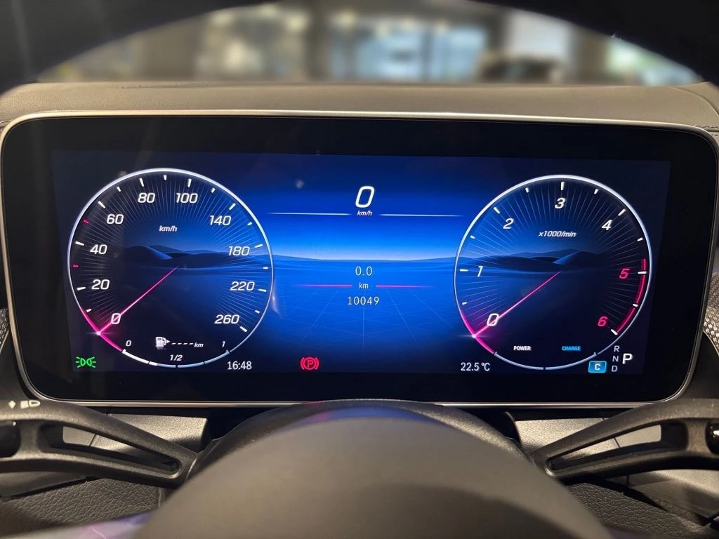 Mercedes-Benz-GLC 300 d-image-6