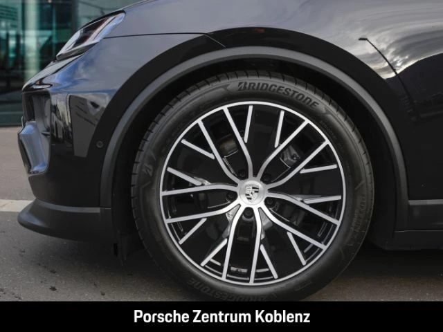Porsche Macan 4 -