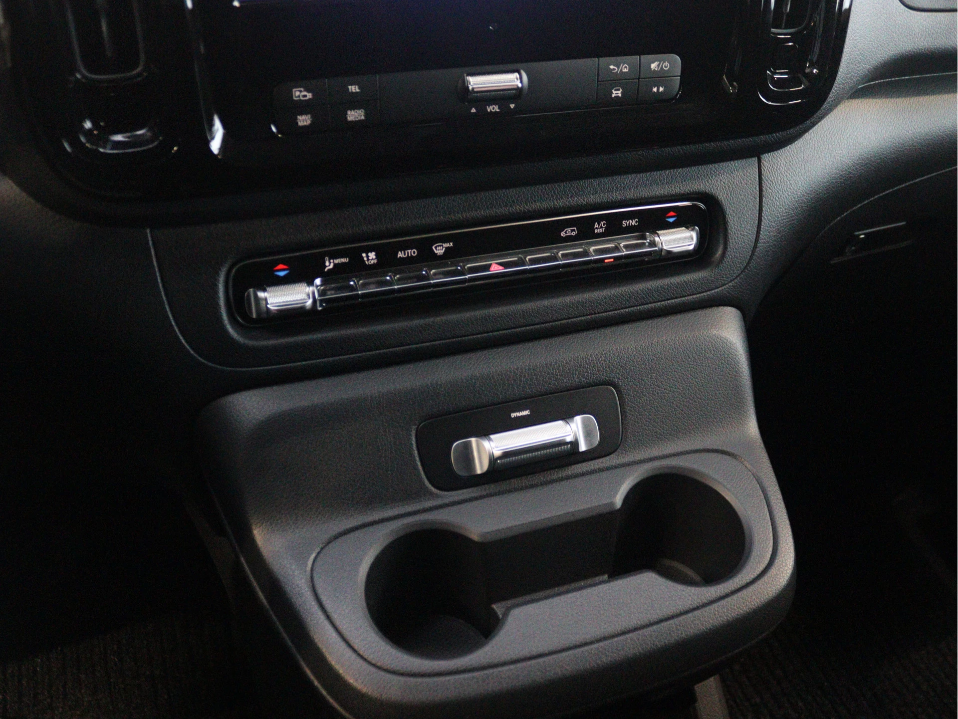 Mercedes-Benz-Vito-image-10