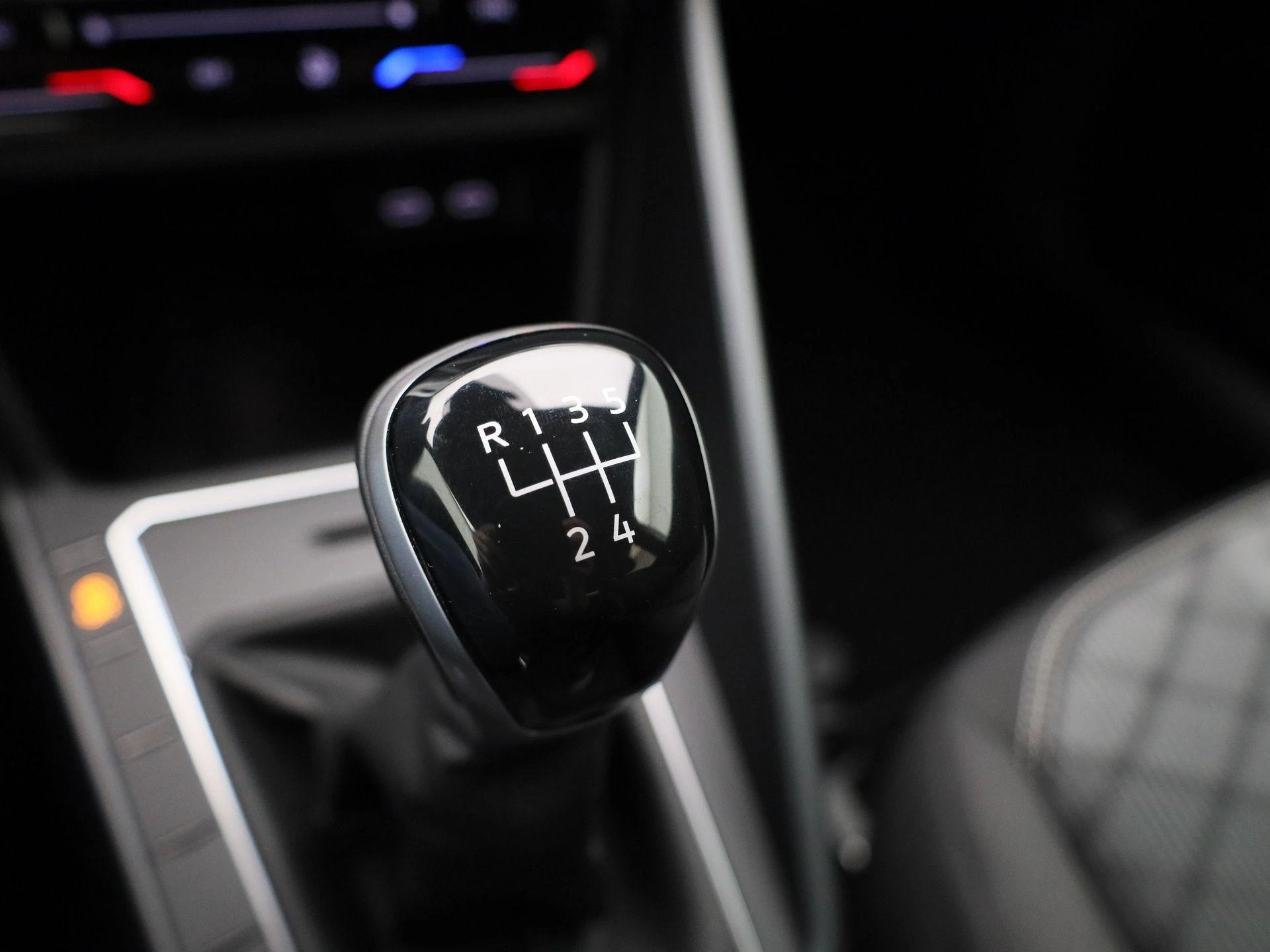 Volkswagen-Polo-image-24
