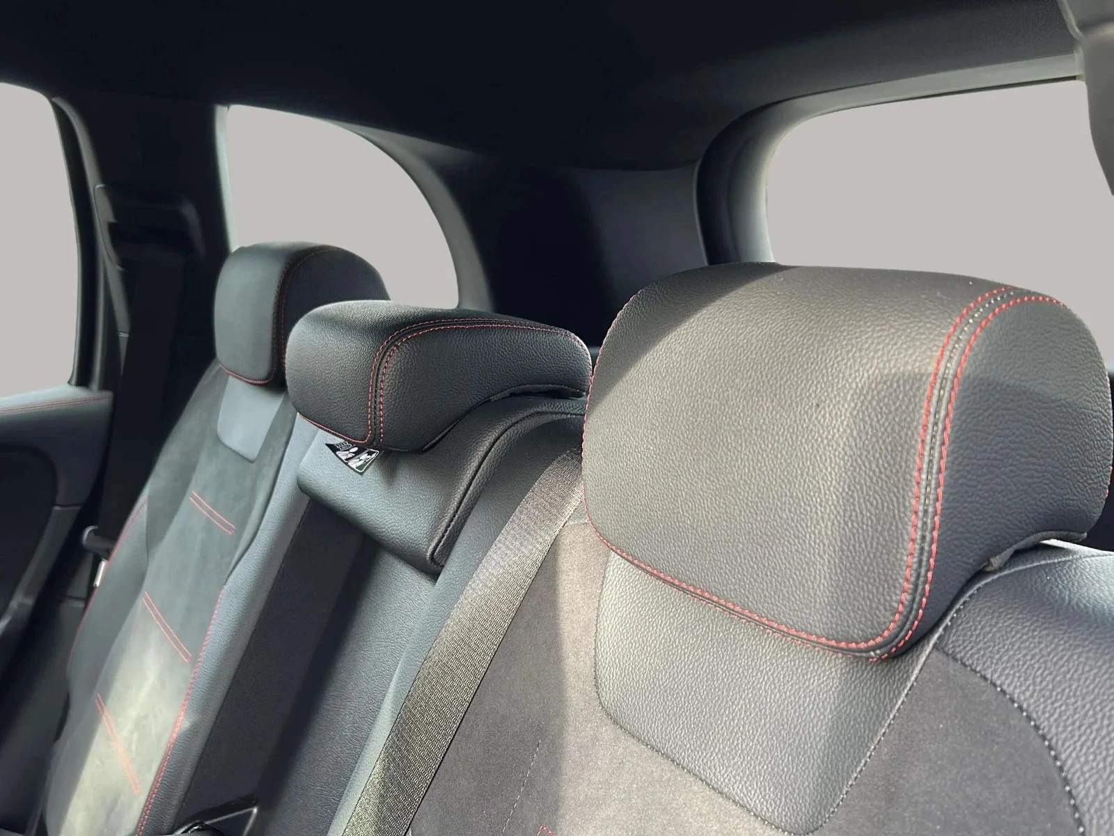 Mercedes-Benz-EQB-image-12