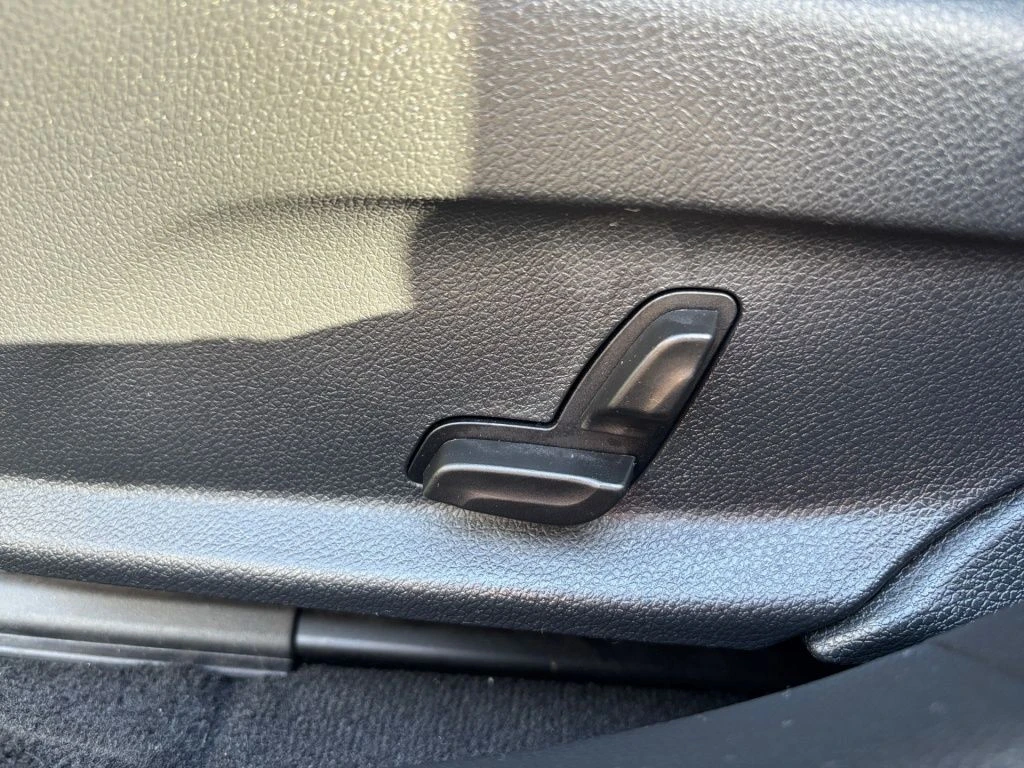 Mercedes-Benz-C-Klasse 180-image-8