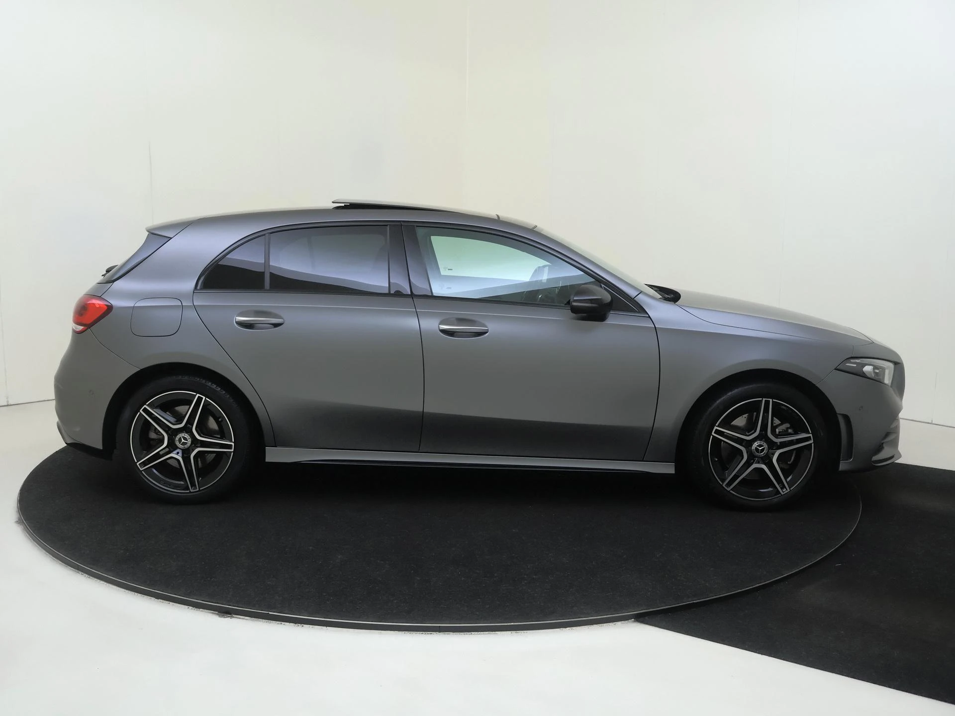 Mercedes-Benz-A-Klasse-image-8
