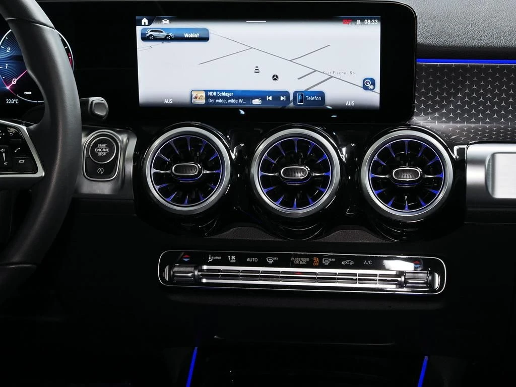 Mercedes-Benz-GLB 200-image-11