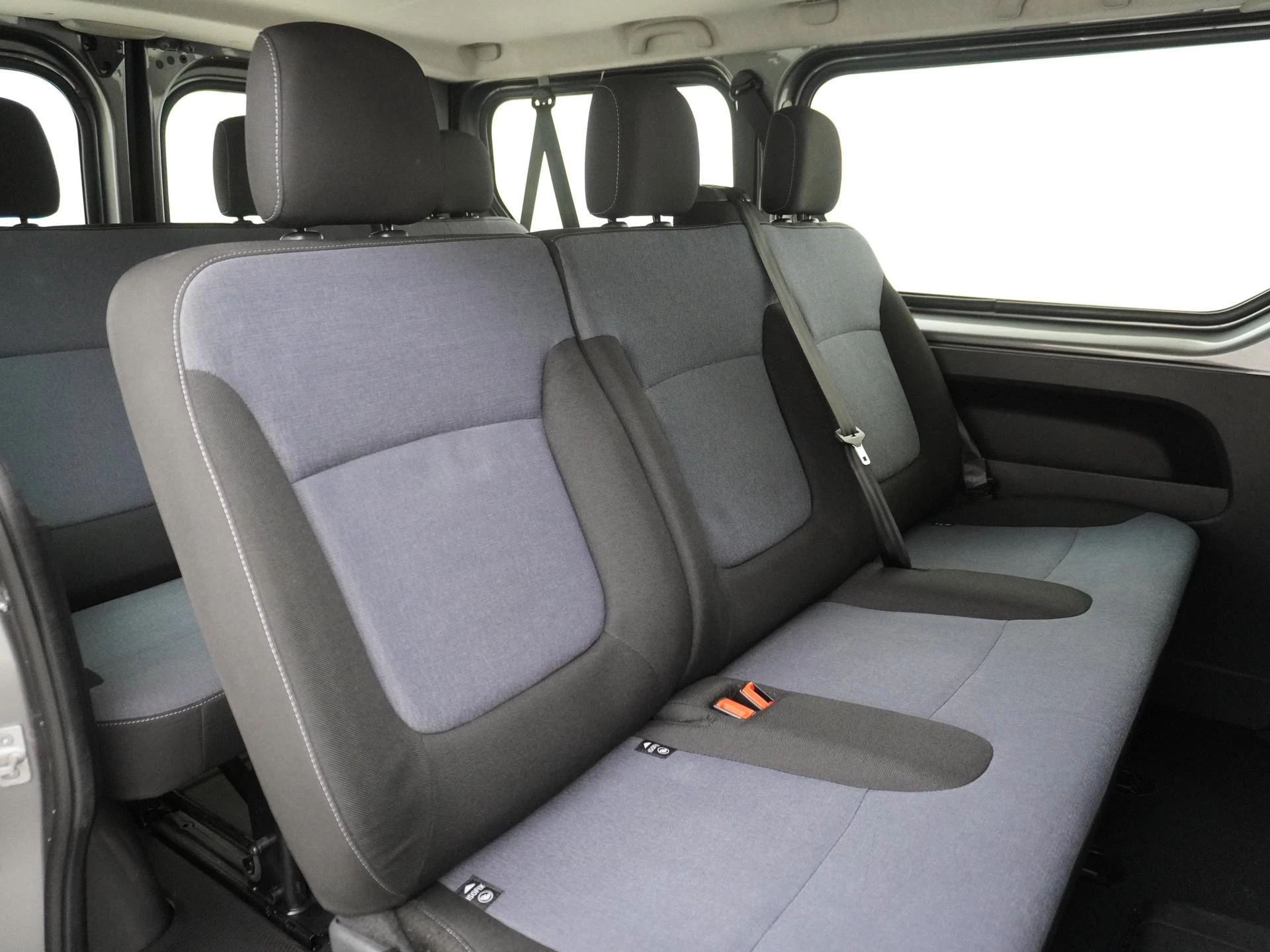 Opel-Vivaro-image-11