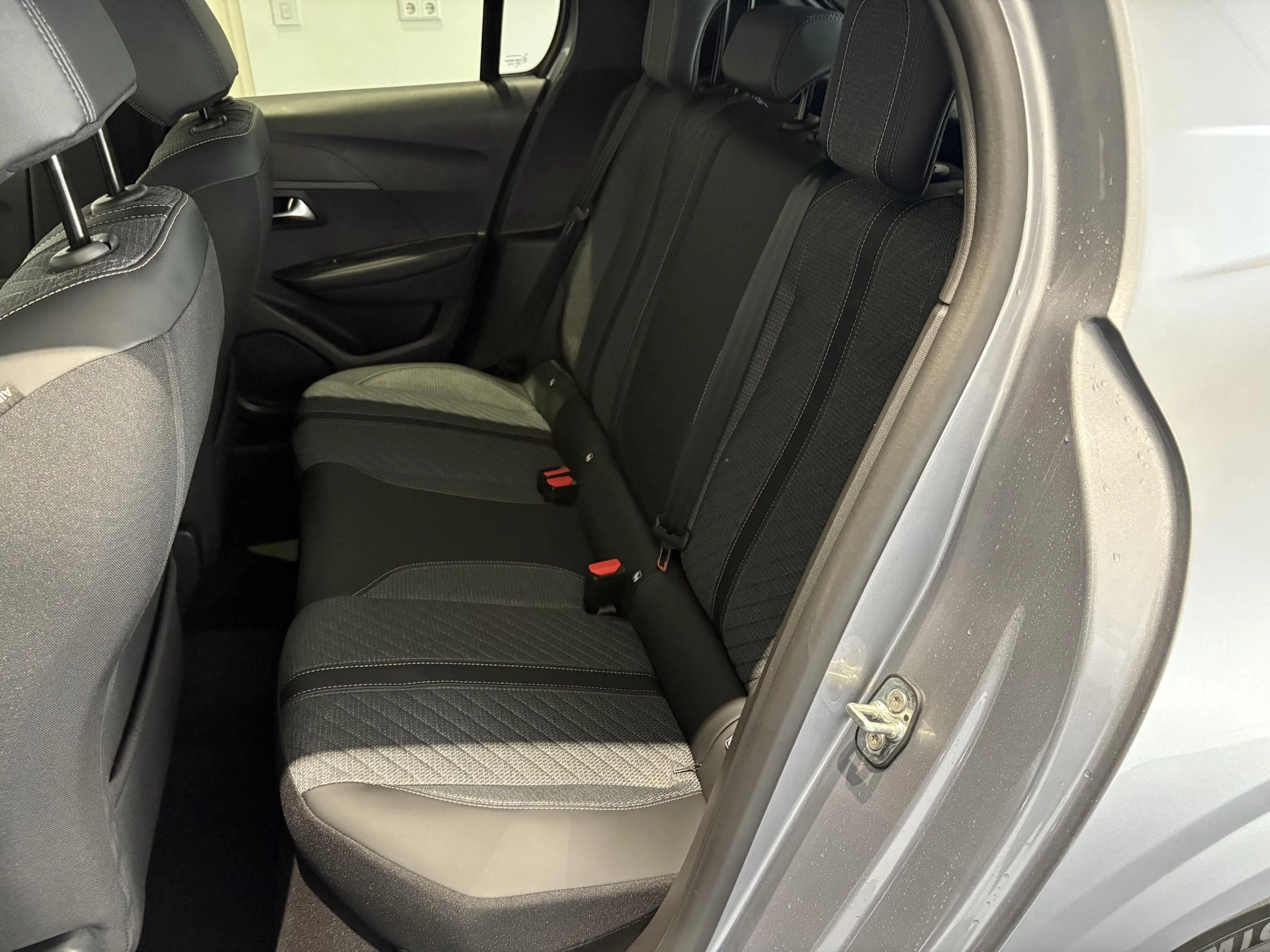 Peugeot 208 1.2 Hybrid 110 e-DCS6 Allure