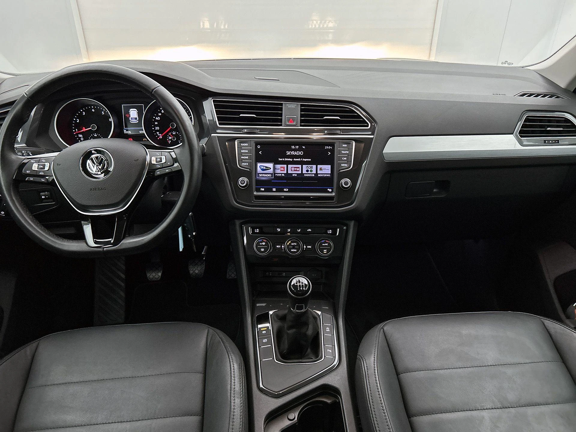 Volkswagen-Tiguan-image-17