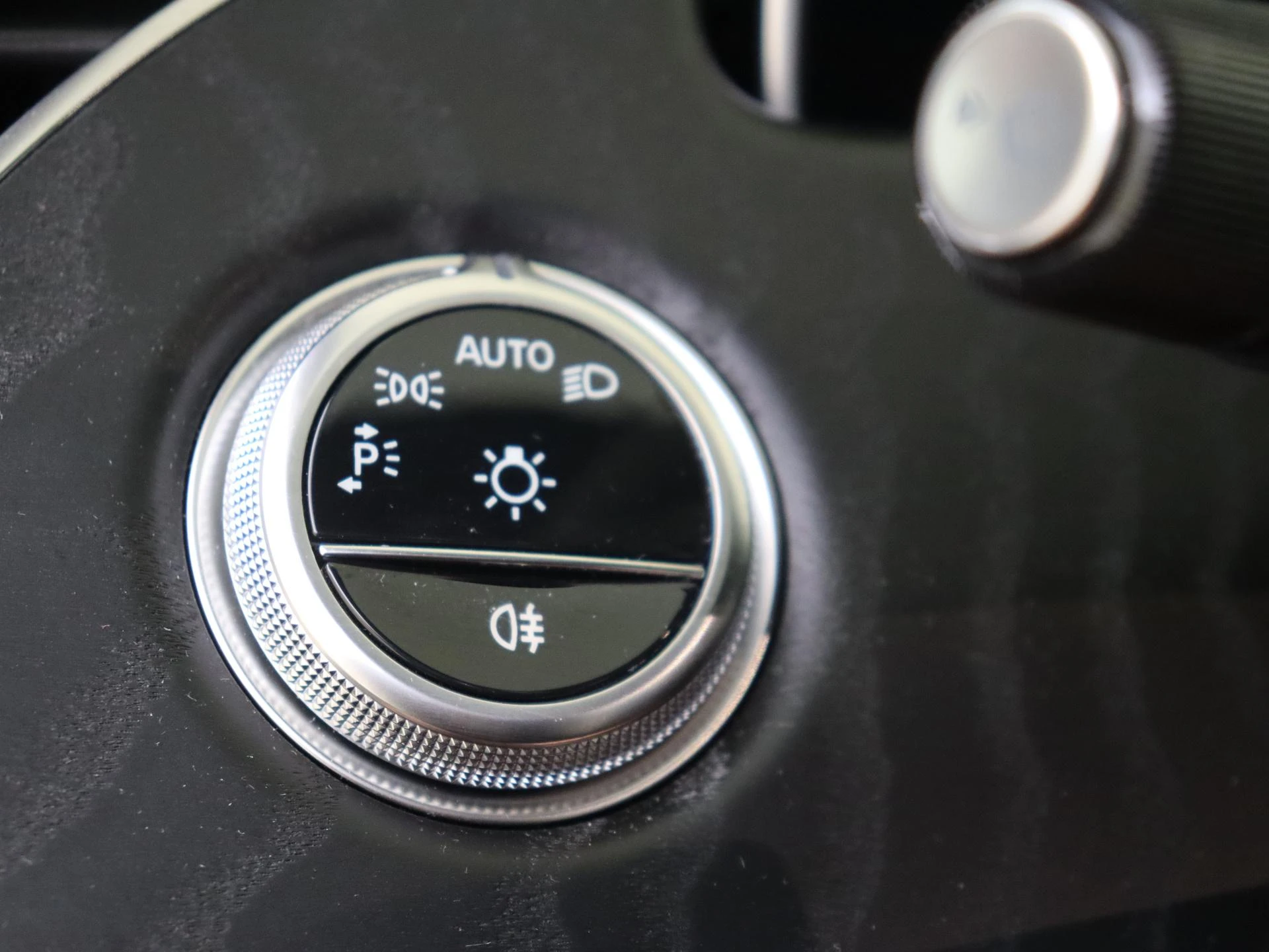 Mercedes-Benz-E-Klasse-image-22