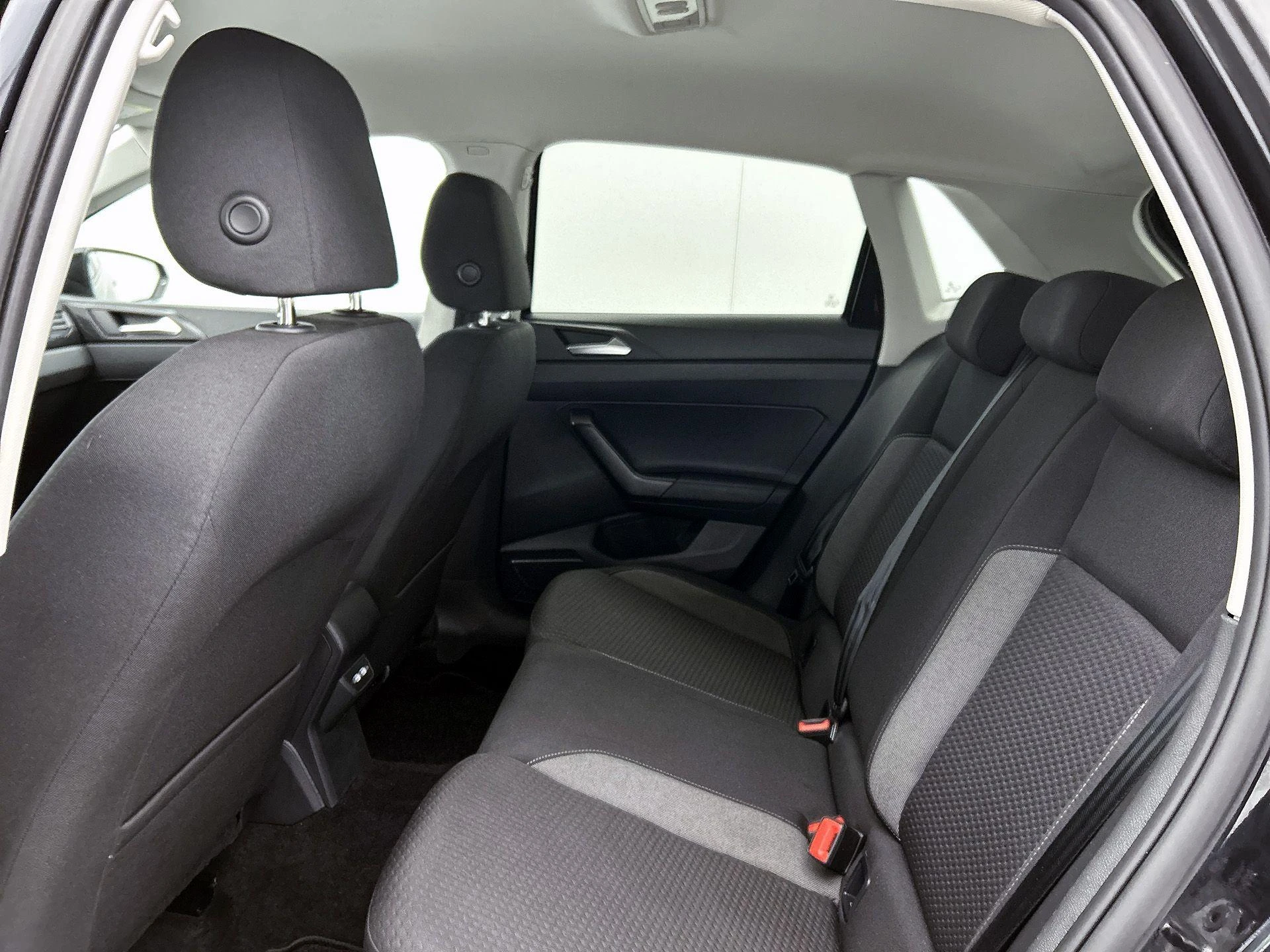 Volkswagen-Polo-image-26