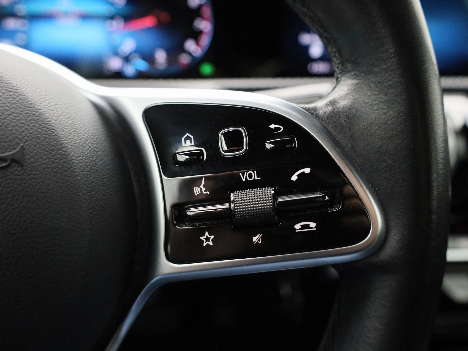 Mercedes-Benz-CLA-image-15