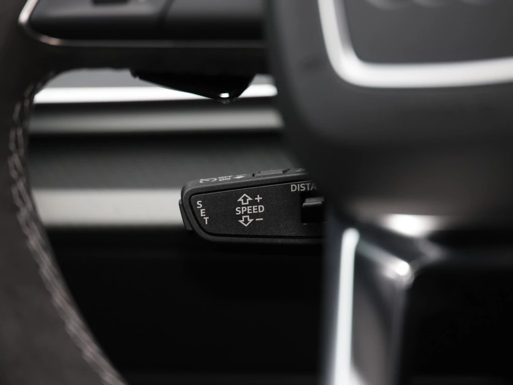 Audi RSQ8 SUV 441 kW tiptronic