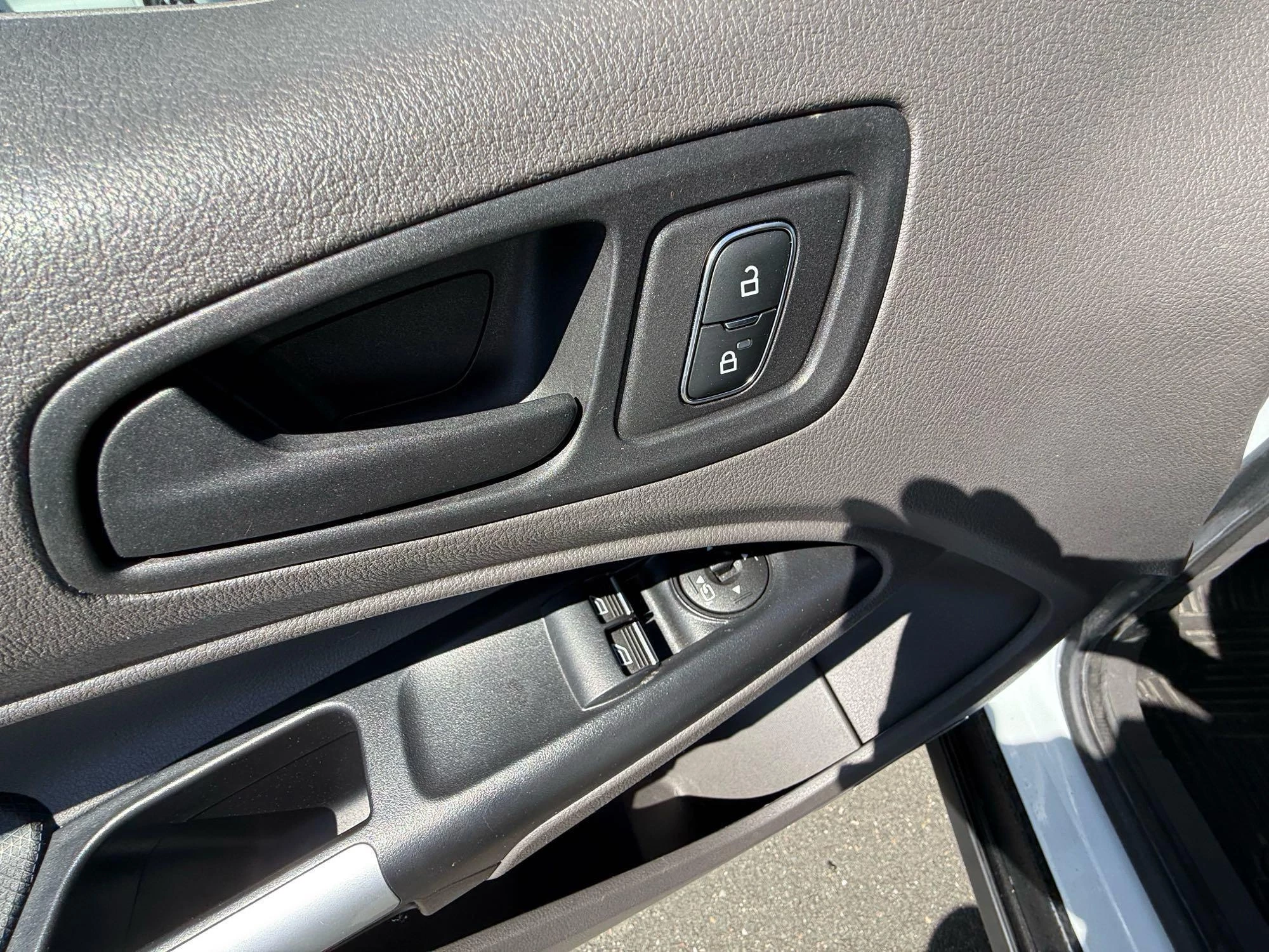 Ford-Transit Connect-image-15