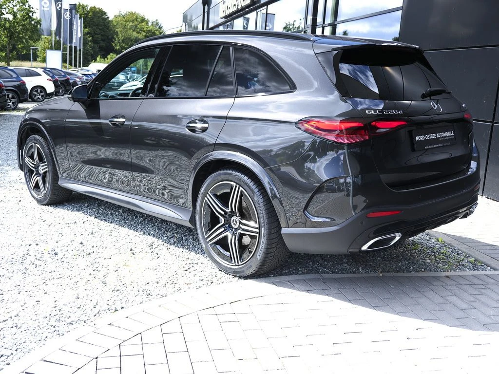 Mercedes-Benz-GLC 220 d-image-5